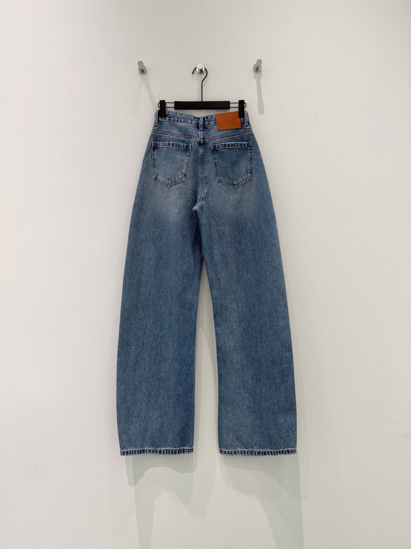 🛒𝐍𝐄𝐖 · 𝟐𝟎𝟐6/爆款现货原创 克罗星｜毛边错层印花镰刀牛仔裤采用高端定制面料，牛仔穿起来非常舒适