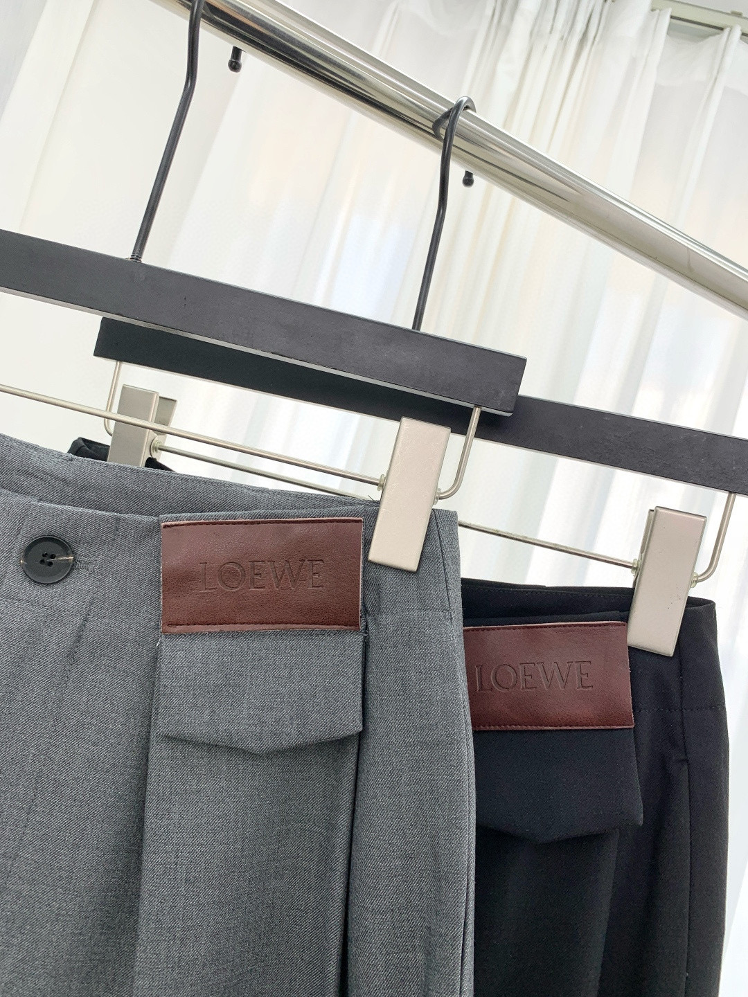 🛒𝐍𝐄𝐖 · 𝟐𝟎𝟐6/爆款现货设计师 MM6｜26新款毛边皮牌休闲西裤颜色百搭高级 尽显高级随意感 视