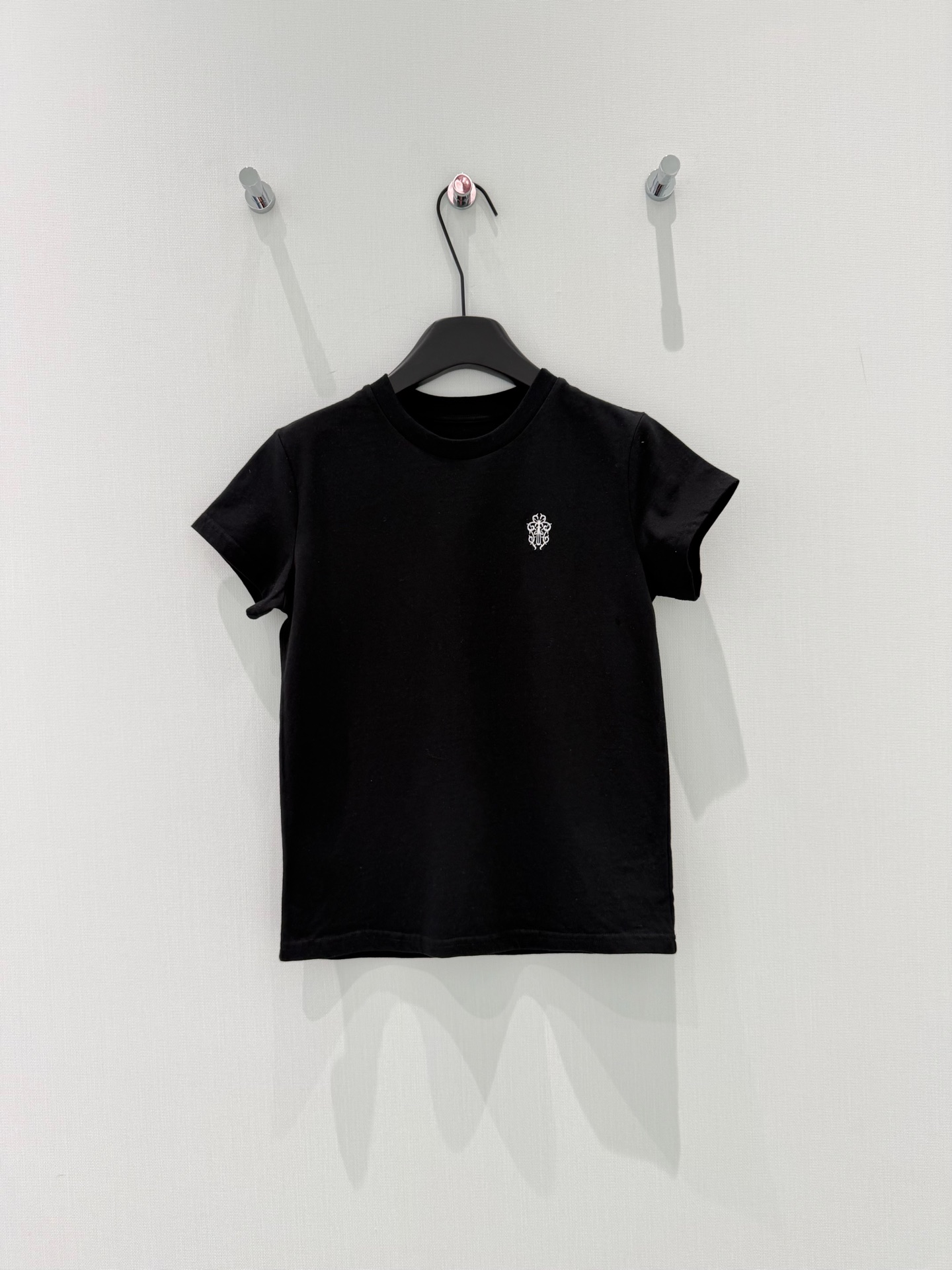 🛒𝐍𝐄𝐖 · 𝟐𝟎𝟐6/爆款现货原单品质 克罗星*｜26新品短袖T恤精致小版型上身巨显瘦！定制最新工艺 