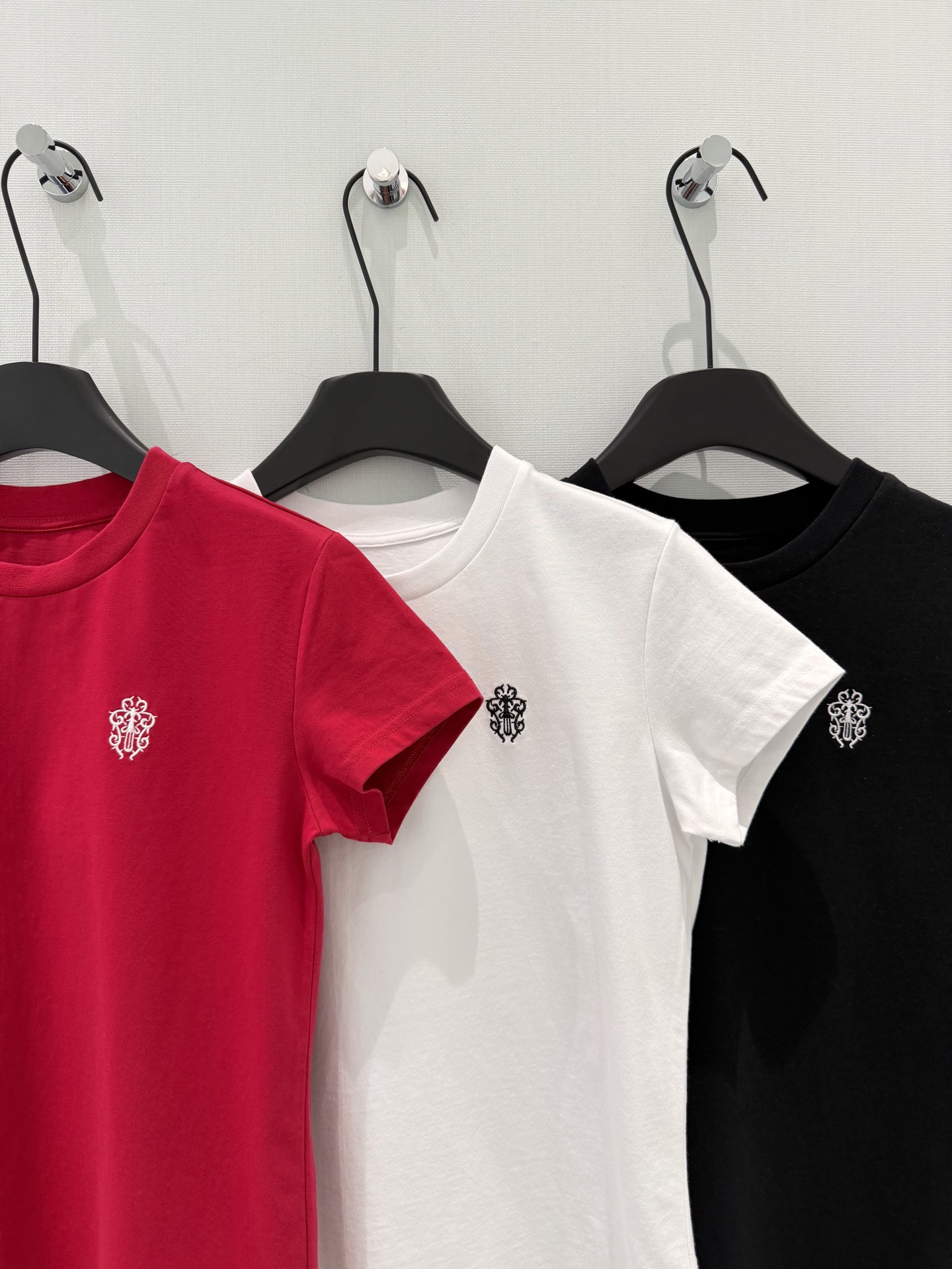 🛒𝐍𝐄𝐖 · 𝟐𝟎𝟐6/爆款现货原单品质 克罗星*｜26新品短袖T恤精致小版型上身巨显瘦！定制最新工艺 