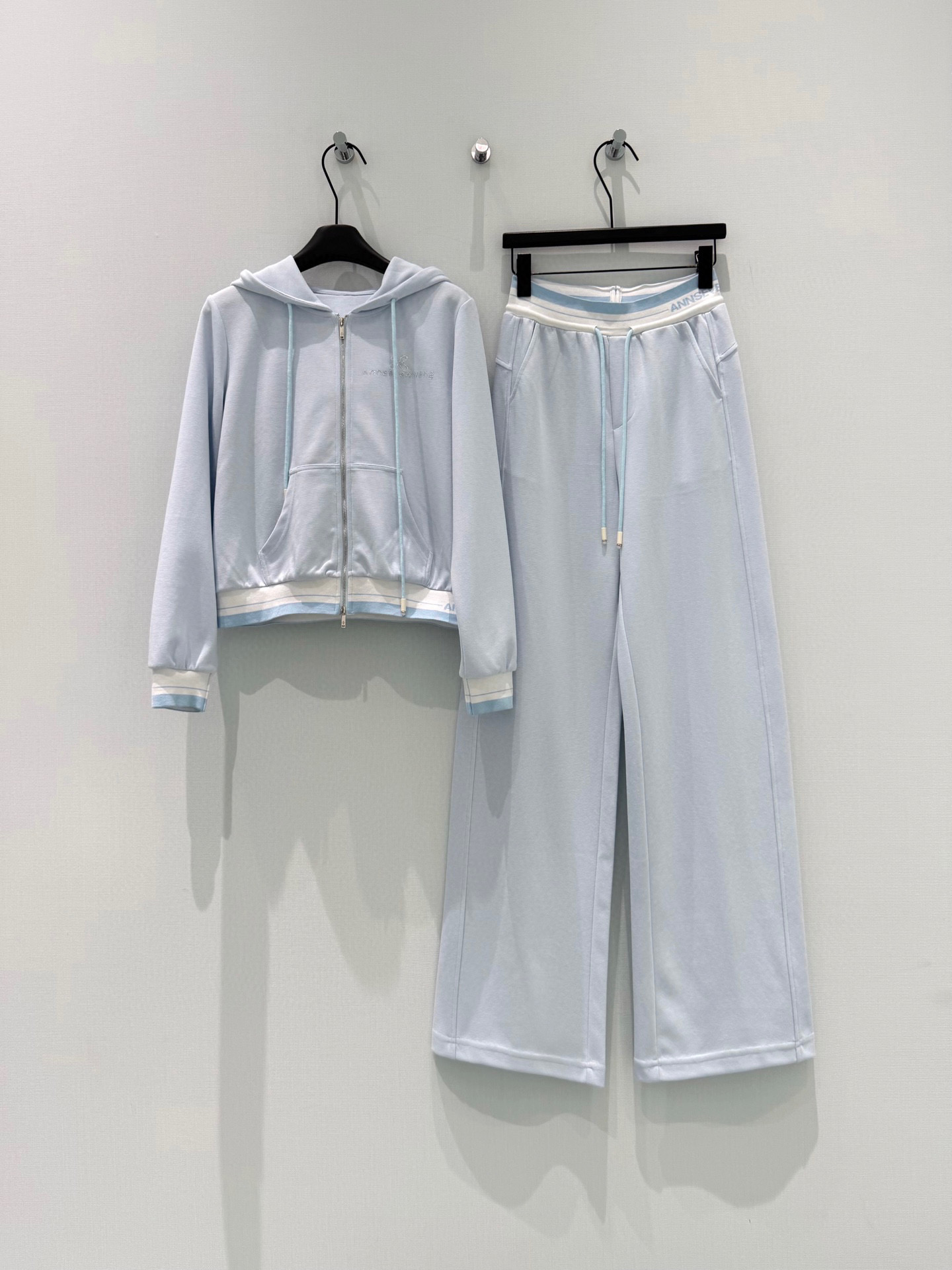 🛒𝐍𝐄𝐖 · 𝟐𝟎𝟐6/爆款现货设计师 原创｜26早春新品仿醋酸纤维织带字母套装！高端定制拉链卫衣外套，