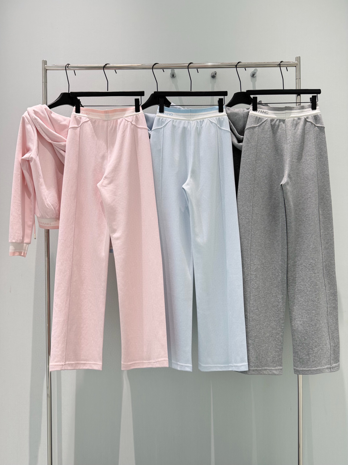 🛒𝐍𝐄𝐖 · 𝟐𝟎𝟐6/爆款现货设计师 原创｜26早春新品仿醋酸纤维织带字母套装！高端定制拉链卫衣外套，