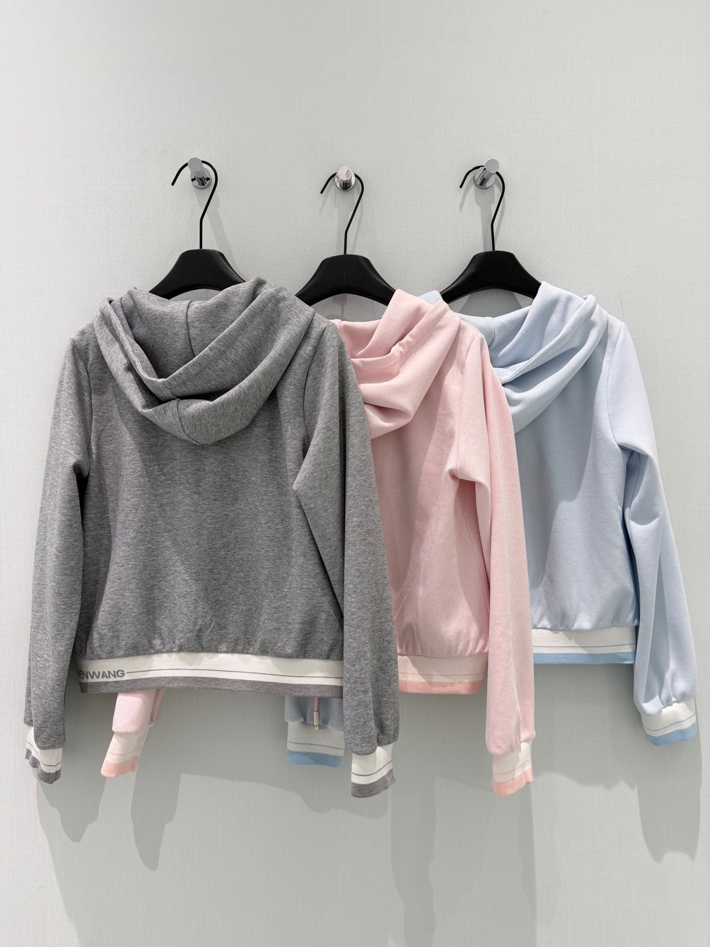 🛒𝐍𝐄𝐖 · 𝟐𝟎𝟐6/爆款现货设计师 原创｜26早春新品仿醋酸纤维织带字母套装！高端定制拉链卫衣外套，