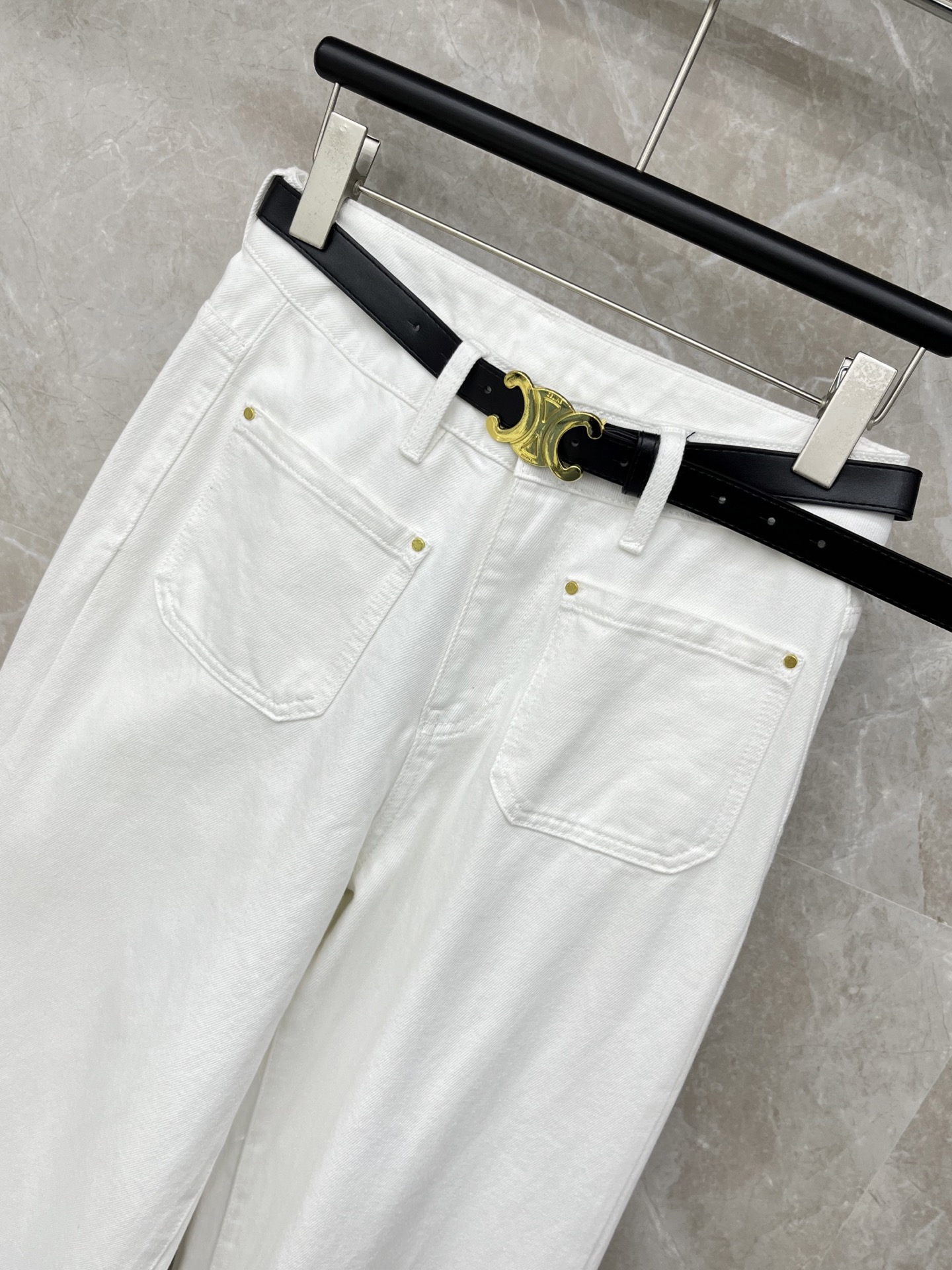 🛒𝐍𝐄𝐖 · 𝟐𝟎𝟐6/爆款现货【早春新款】设计师原创｜奶油白复古阔腿裤▪️ 奶fufu的米白牛仔面料，