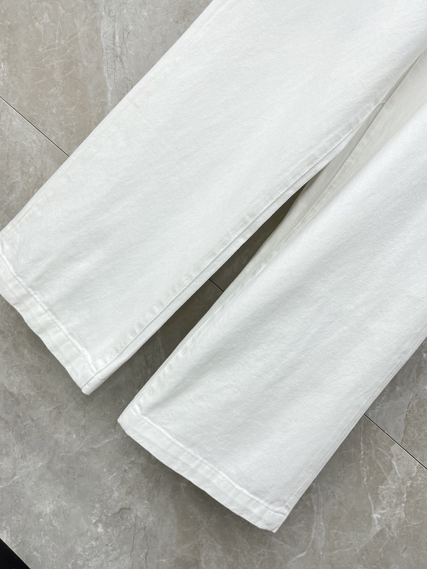 🛒𝐍𝐄𝐖 · 𝟐𝟎𝟐6/爆款现货【早春新款】设计师原创｜奶油白复古阔腿裤▪️ 奶fufu的米白牛仔面料，