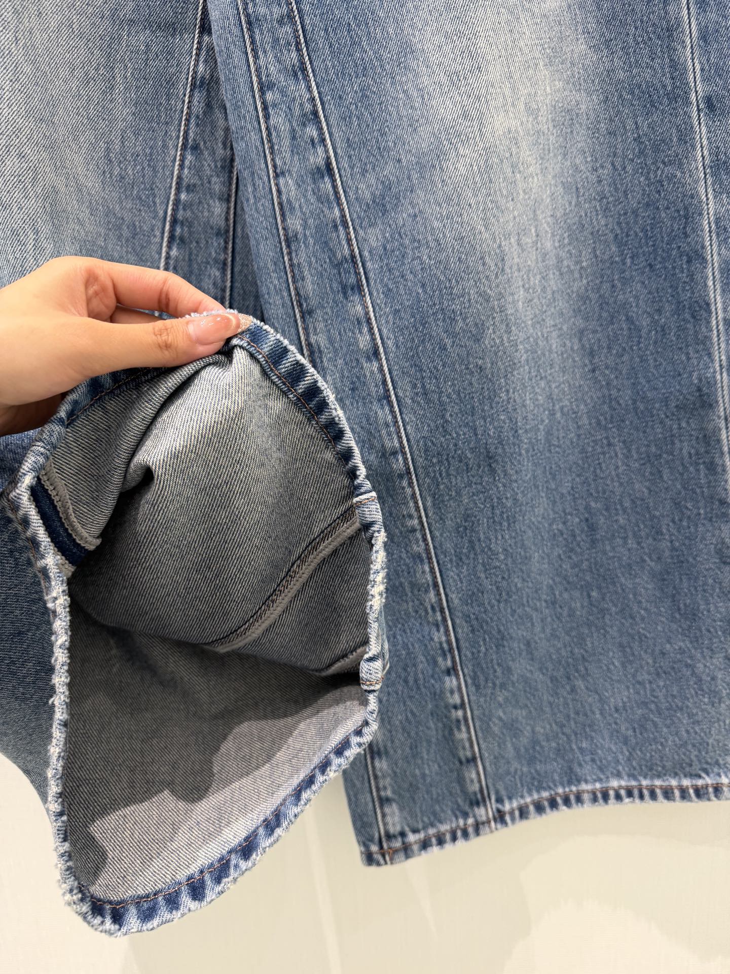 🛒𝐍𝐄𝐖 · 𝟐𝟎𝟐6/爆款现货【早春新款】原创｜定制雪花直筒牛仔裤采用高端定制面料，牛仔穿起来非常舒适