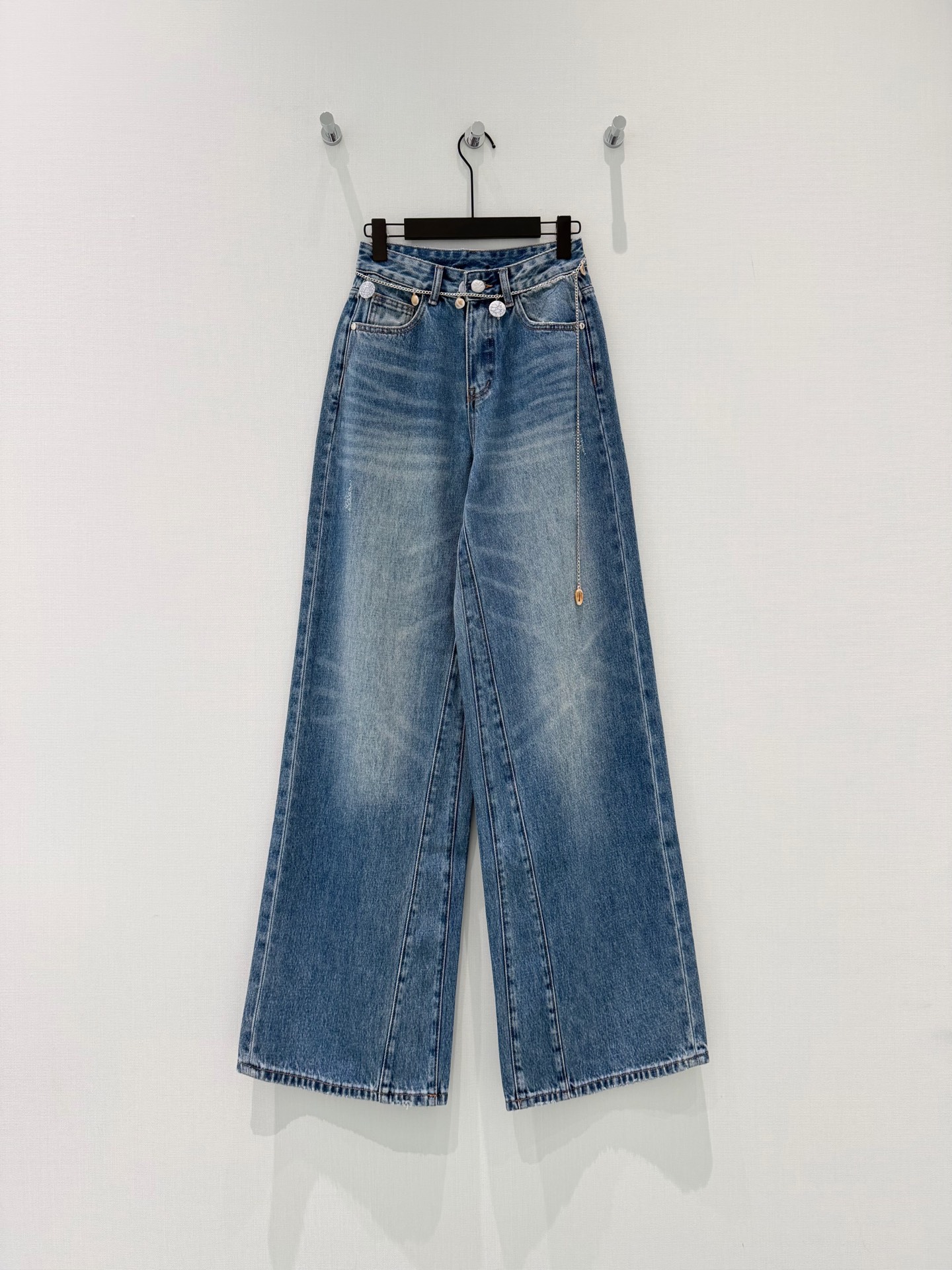 🛒𝐍𝐄𝐖 · 𝟐𝟎𝟐6/爆款现货【早春新款】原创｜定制雪花直筒牛仔裤采用高端定制面料，牛仔穿起来非常舒适