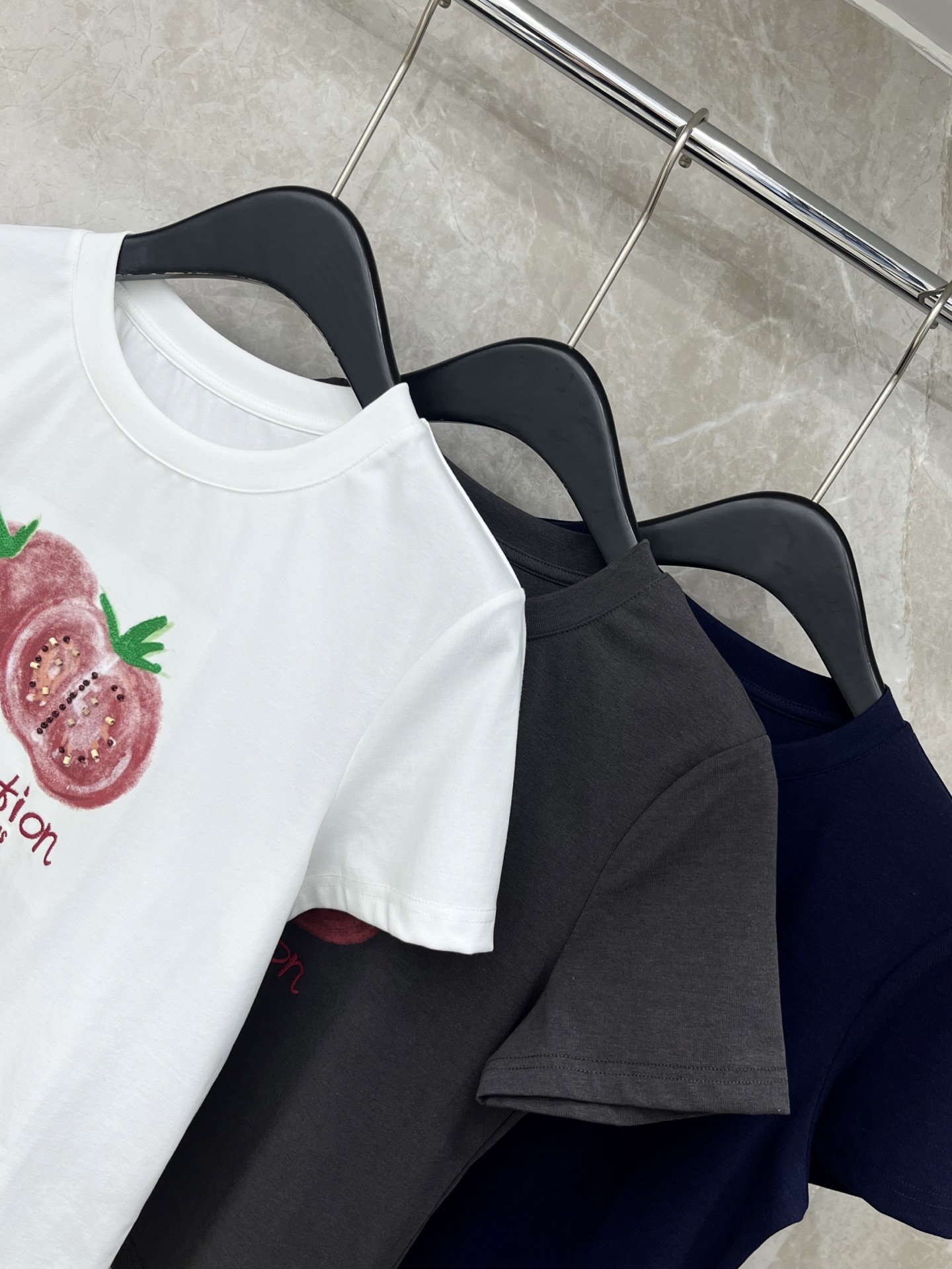 🛒𝐍𝐄𝐖 · 𝟐𝟎𝟐6/爆款现货原单品质 小众*｜26新品印花订珠短袖T恤精致小版型上身巨显瘦！弹力大定