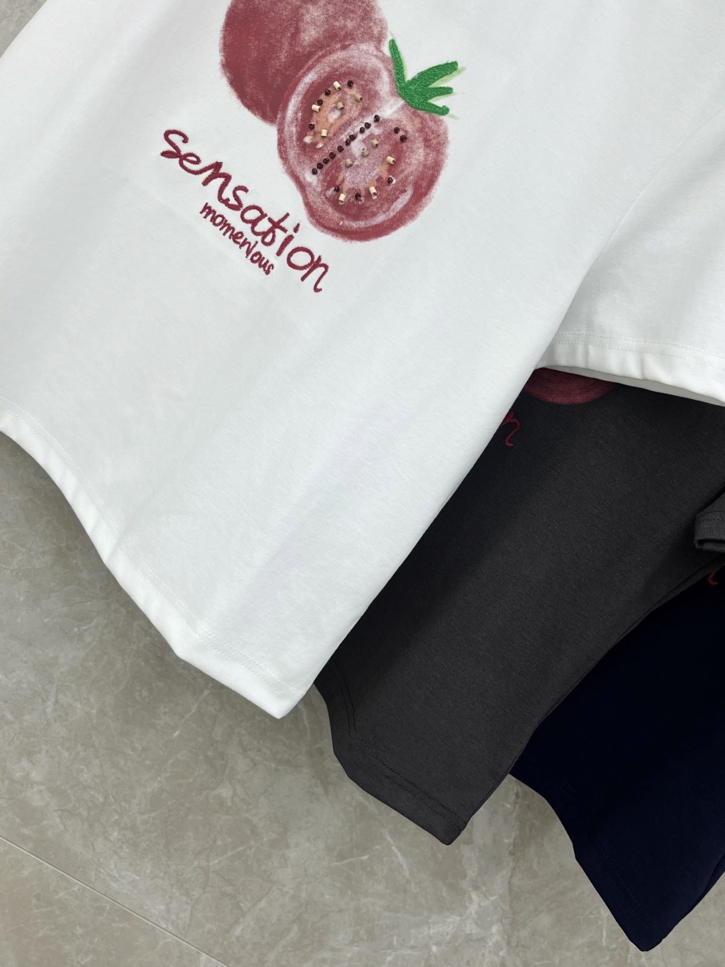 🛒𝐍𝐄𝐖 · 𝟐𝟎𝟐6/爆款现货原单品质 小众*｜26新品印花订珠短袖T恤精致小版型上身巨显瘦！弹力大定