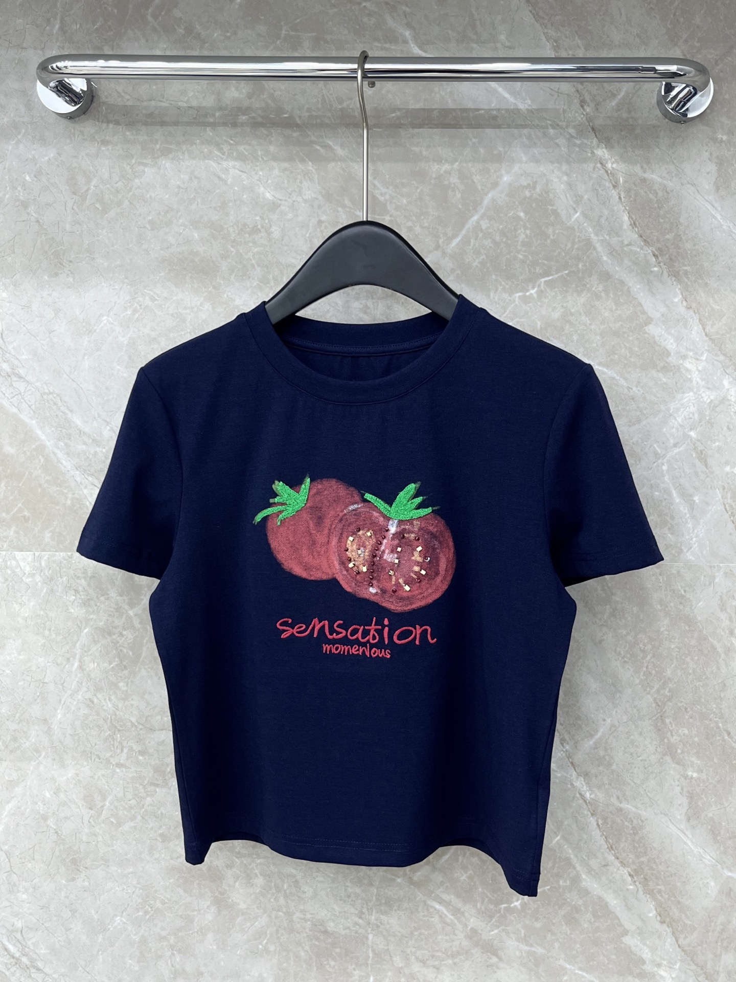 🛒𝐍𝐄𝐖 · 𝟐𝟎𝟐6/爆款现货原单品质 小众*｜26新品印花订珠短袖T恤精致小版型上身巨显瘦！弹力大定