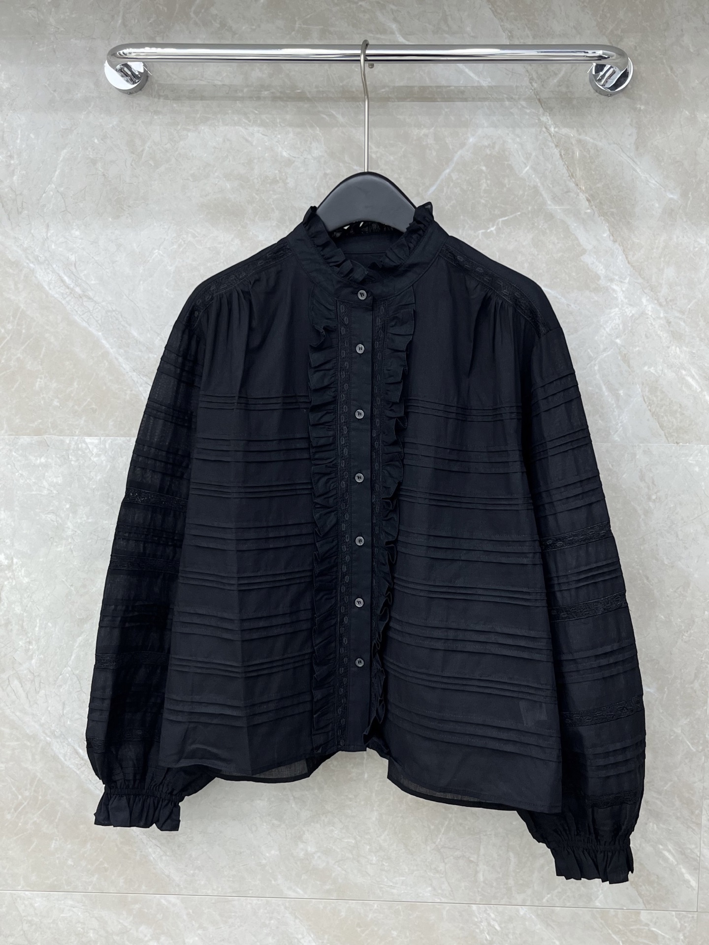 🛒𝐍𝐄𝐖 · 𝟐𝟎𝟐6/爆款现货原单品质 小众*｜2026新品水溶拼接刺绣荷叶边衬衫精致版型，灯笼袖设计