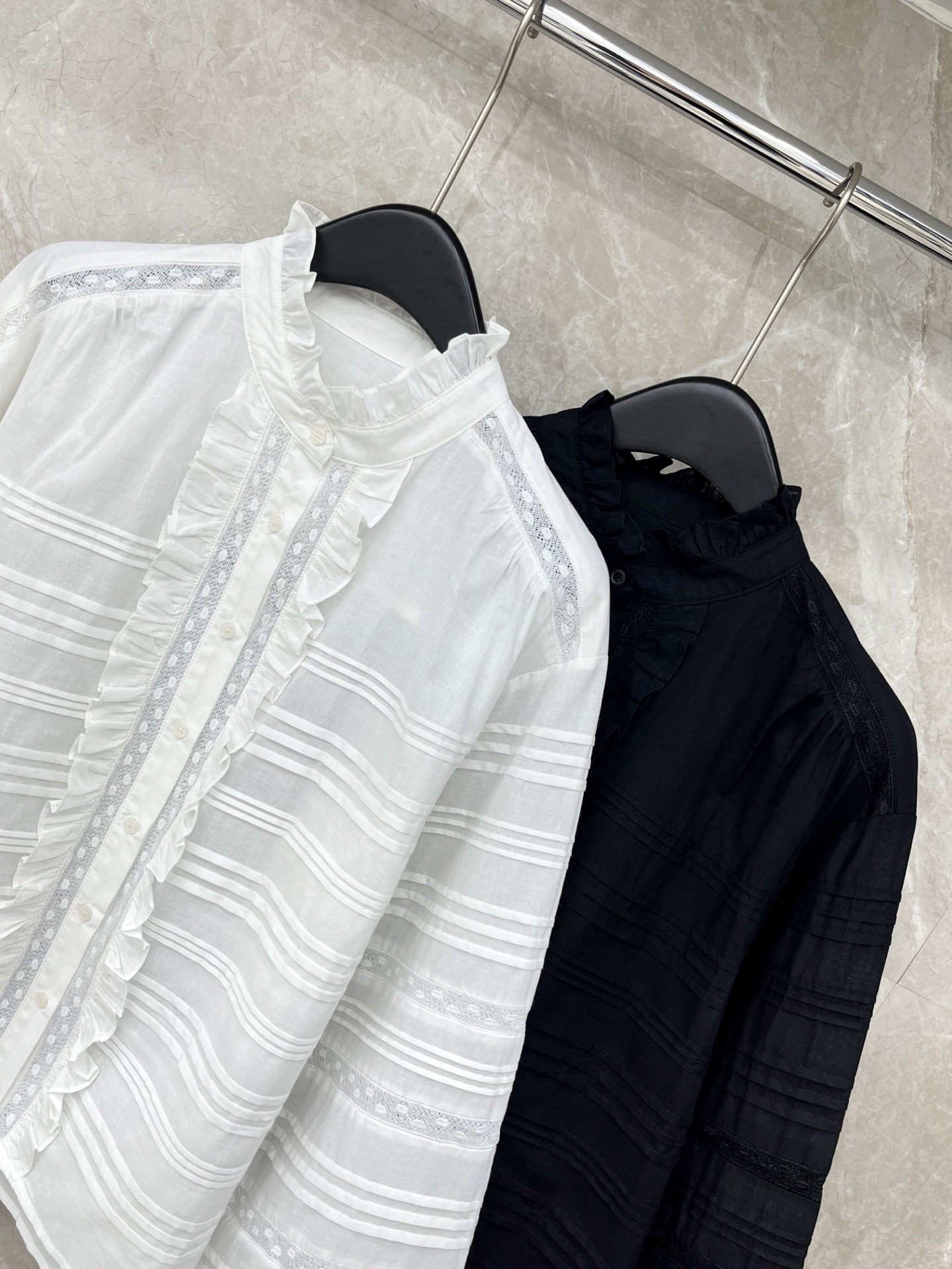🛒𝐍𝐄𝐖 · 𝟐𝟎𝟐6/爆款现货原单品质 小众*｜2026新品水溶拼接刺绣荷叶边衬衫精致版型，灯笼袖设计