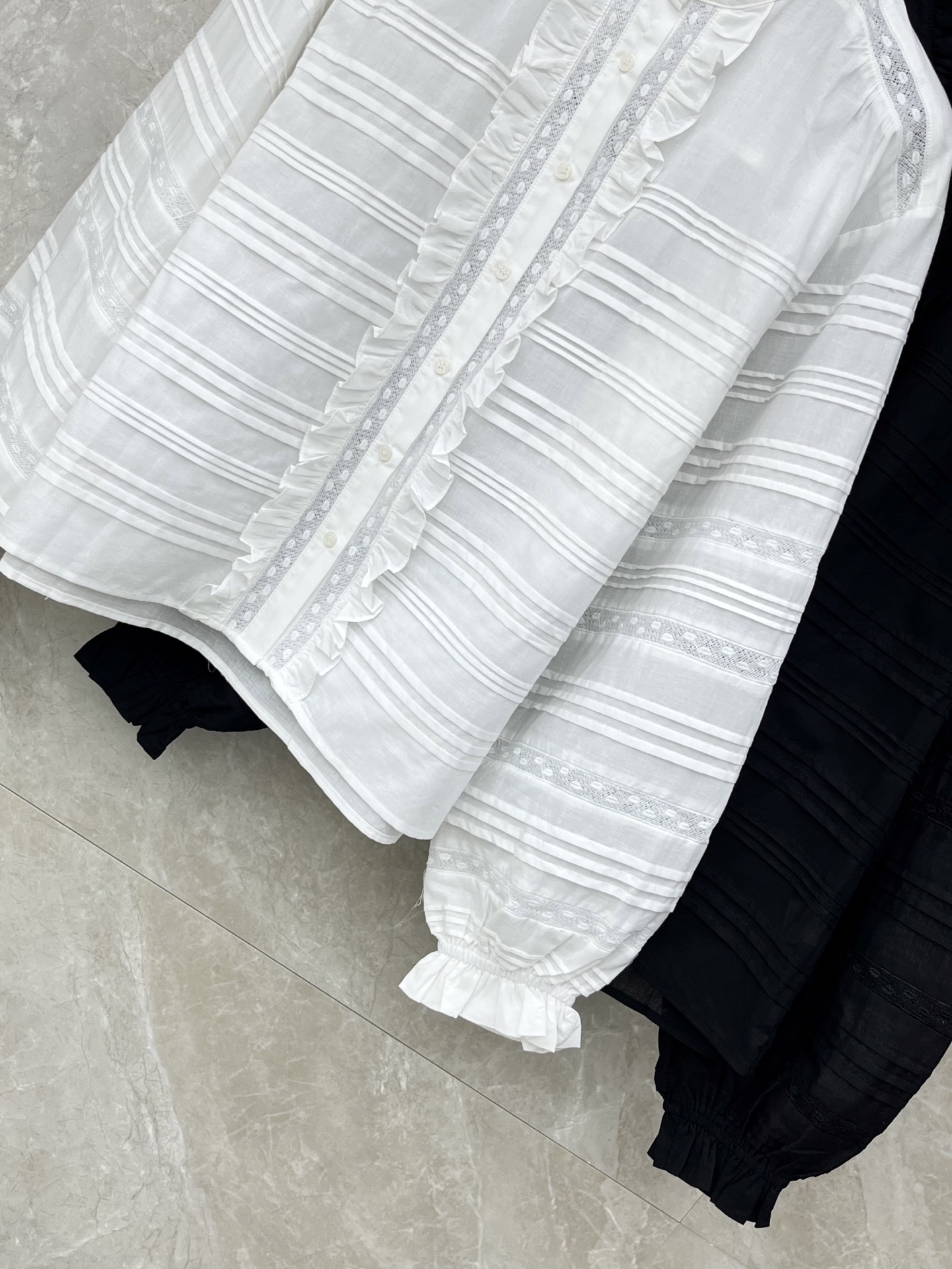 🛒𝐍𝐄𝐖 · 𝟐𝟎𝟐6/爆款现货原单品质 小众*｜2026新品水溶拼接刺绣荷叶边衬衫精致版型，灯笼袖设计