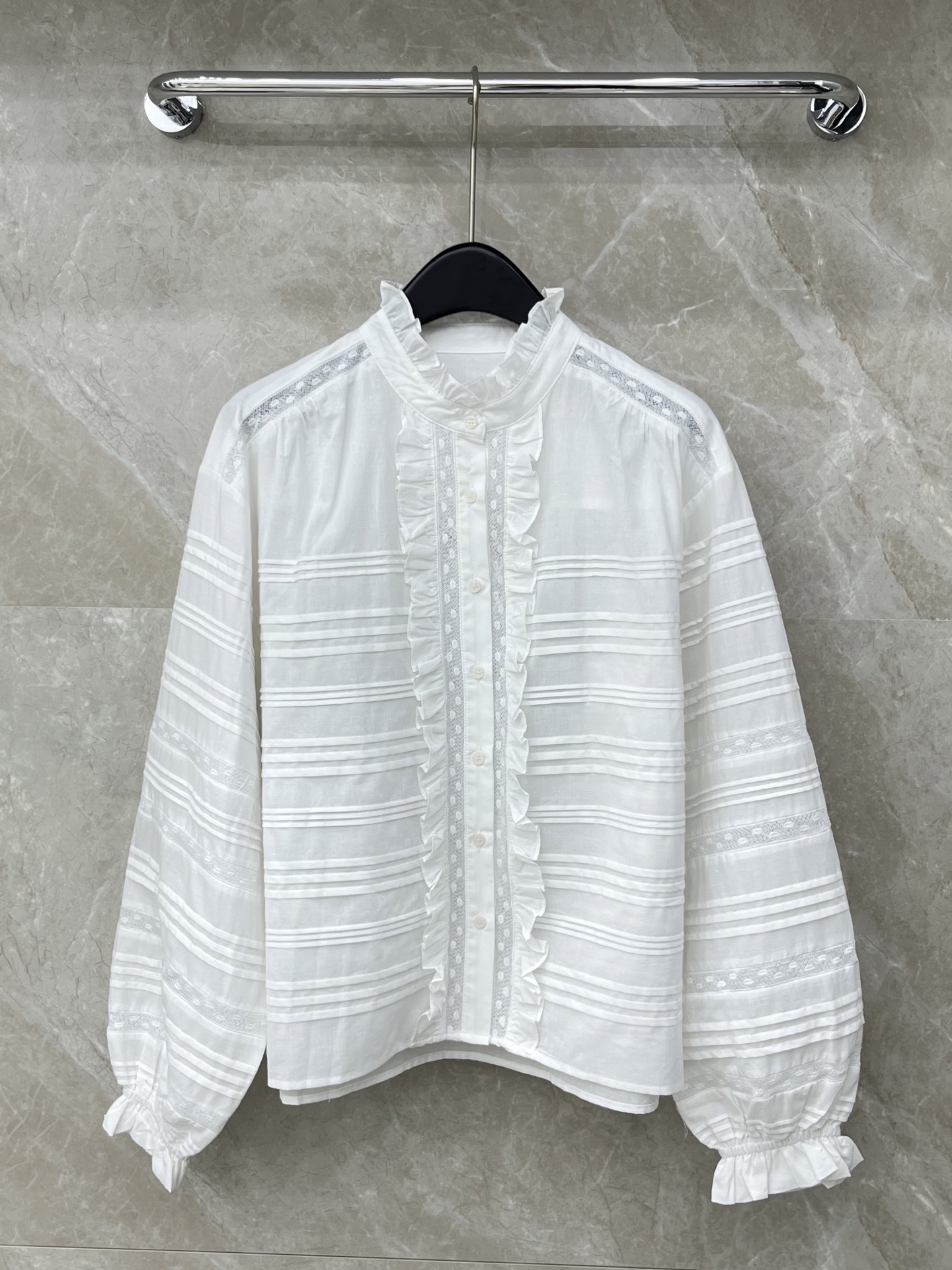🛒𝐍𝐄𝐖 · 𝟐𝟎𝟐6/爆款现货原单品质 小众*｜2026新品水溶拼接刺绣荷叶边衬衫精致版型，灯笼袖设计