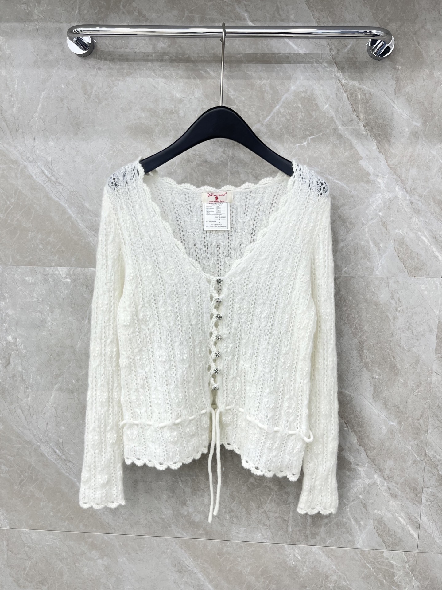 🛒𝐍𝐄𝐖 · 𝟐𝟎𝟐6/爆款现货原单品质 小众*｜2026新品长袖镂空钻扣马海毛开衫抽绳设计 软糯舒适，