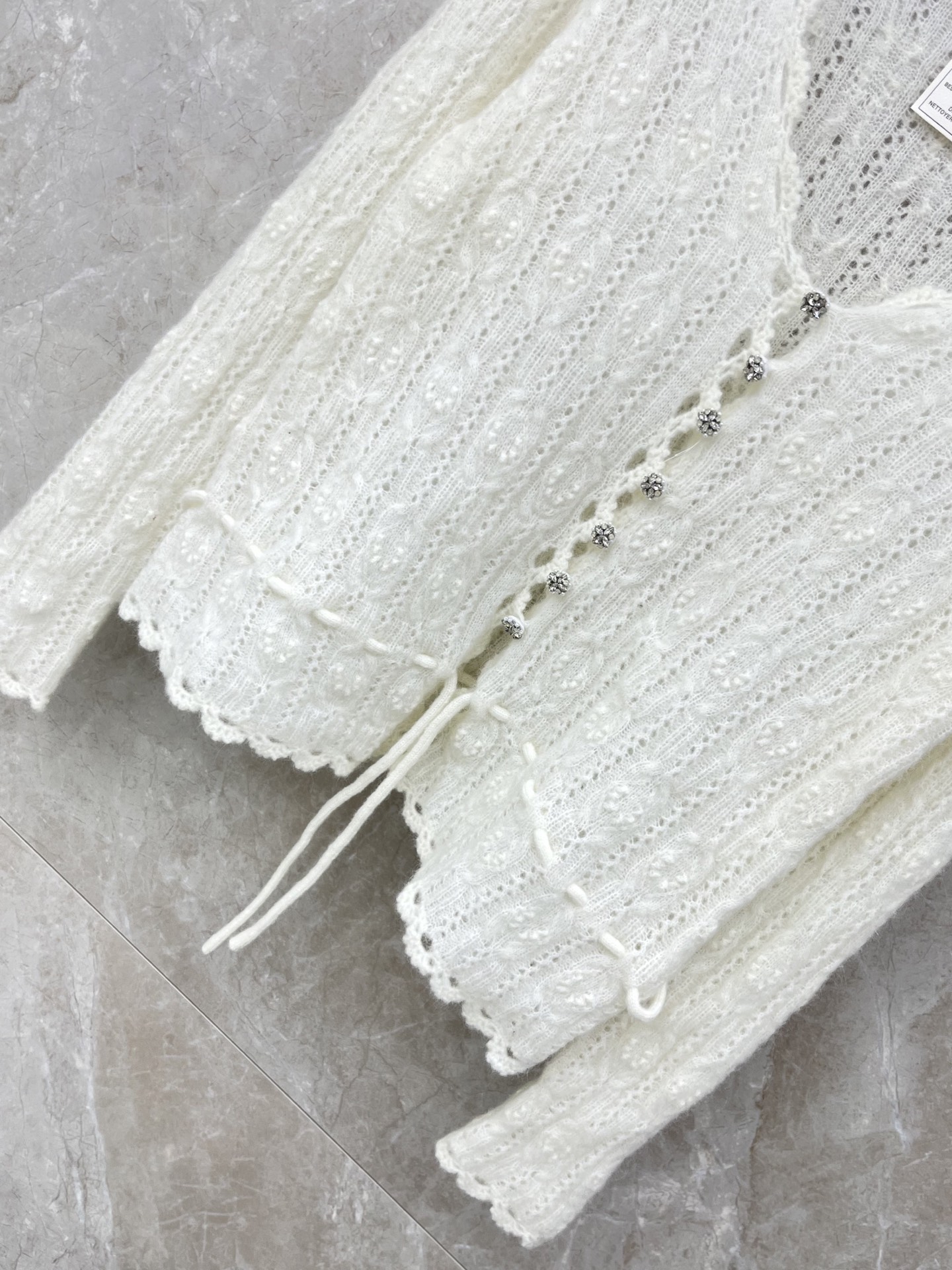 🛒𝐍𝐄𝐖 · 𝟐𝟎𝟐6/爆款现货原单品质 小众*｜2026新品长袖镂空钻扣马海毛开衫抽绳设计 软糯舒适，