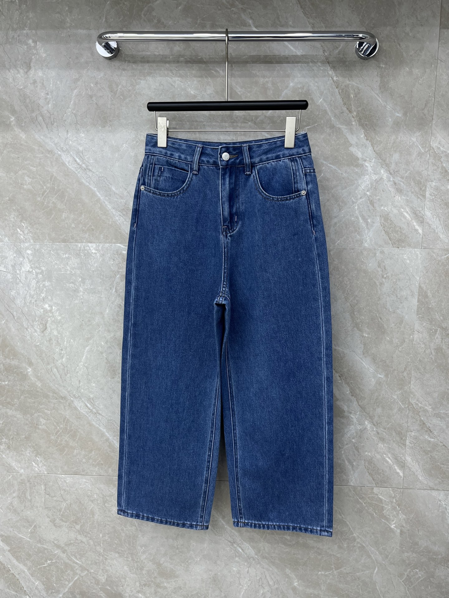 🛒𝐍𝐄𝐖 · 𝟐𝟎𝟐6/爆款现货设计师 原创｜🆕26新款双口袋重工压花牛仔裤爆单款 气质女神必入重工手工