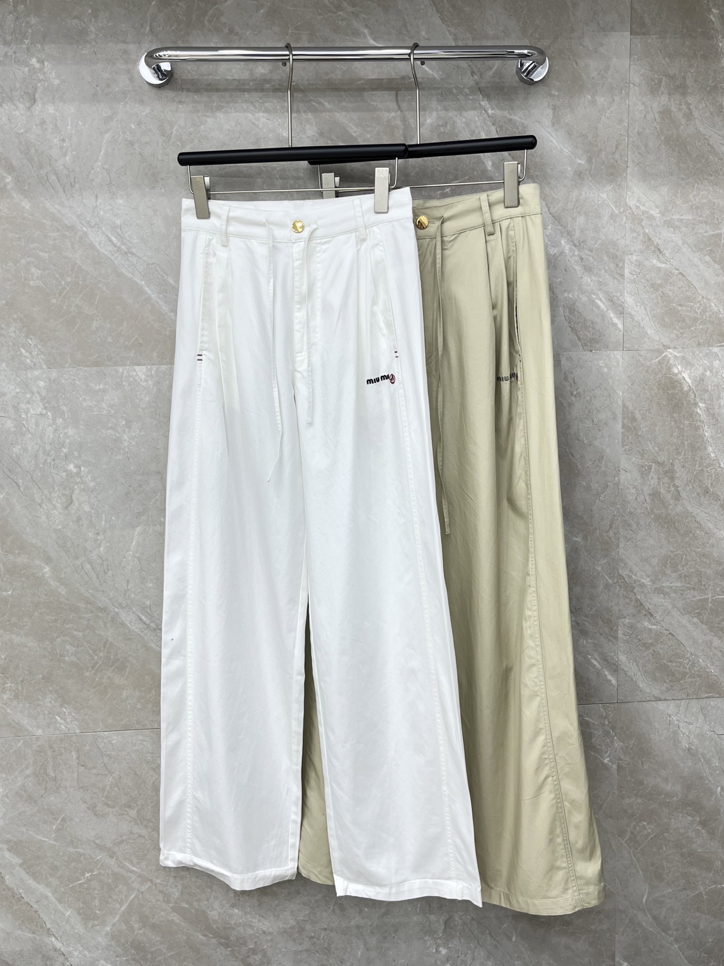 🛒𝐍𝐄𝐖 · 𝟐𝟎𝟐6/爆款现货【早春新款】Miu Mi*｜26新款抽绳休闲裤颜色百搭高级 尽显高级随意