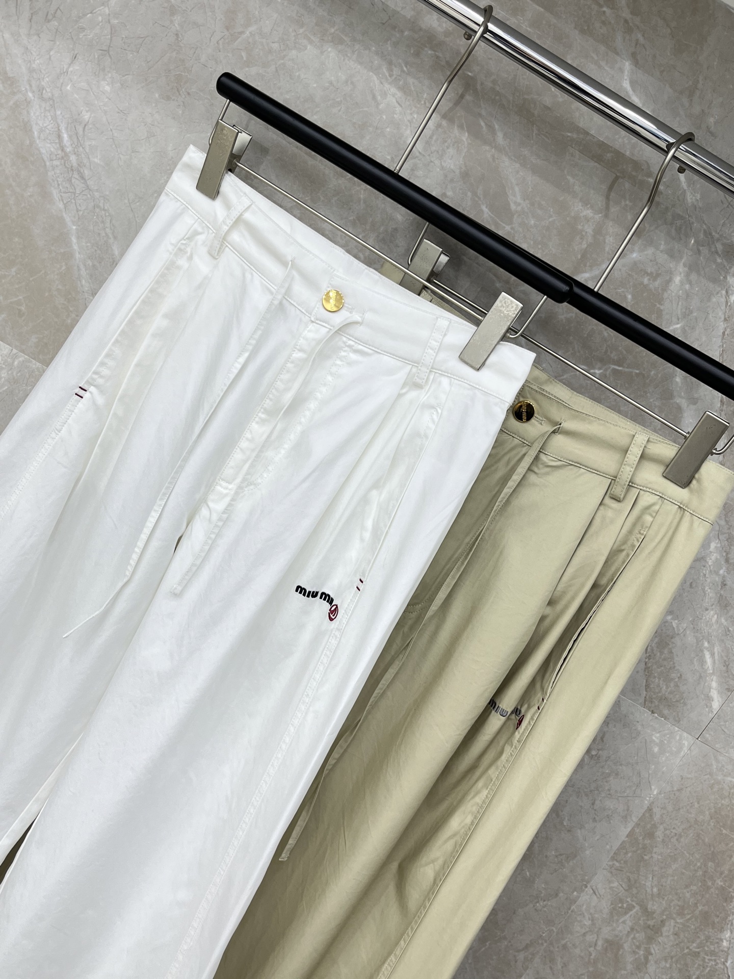 🛒𝐍𝐄𝐖 · 𝟐𝟎𝟐6/爆款现货【早春新款】Miu Mi*｜26新款抽绳休闲裤颜色百搭高级 尽显高级随意