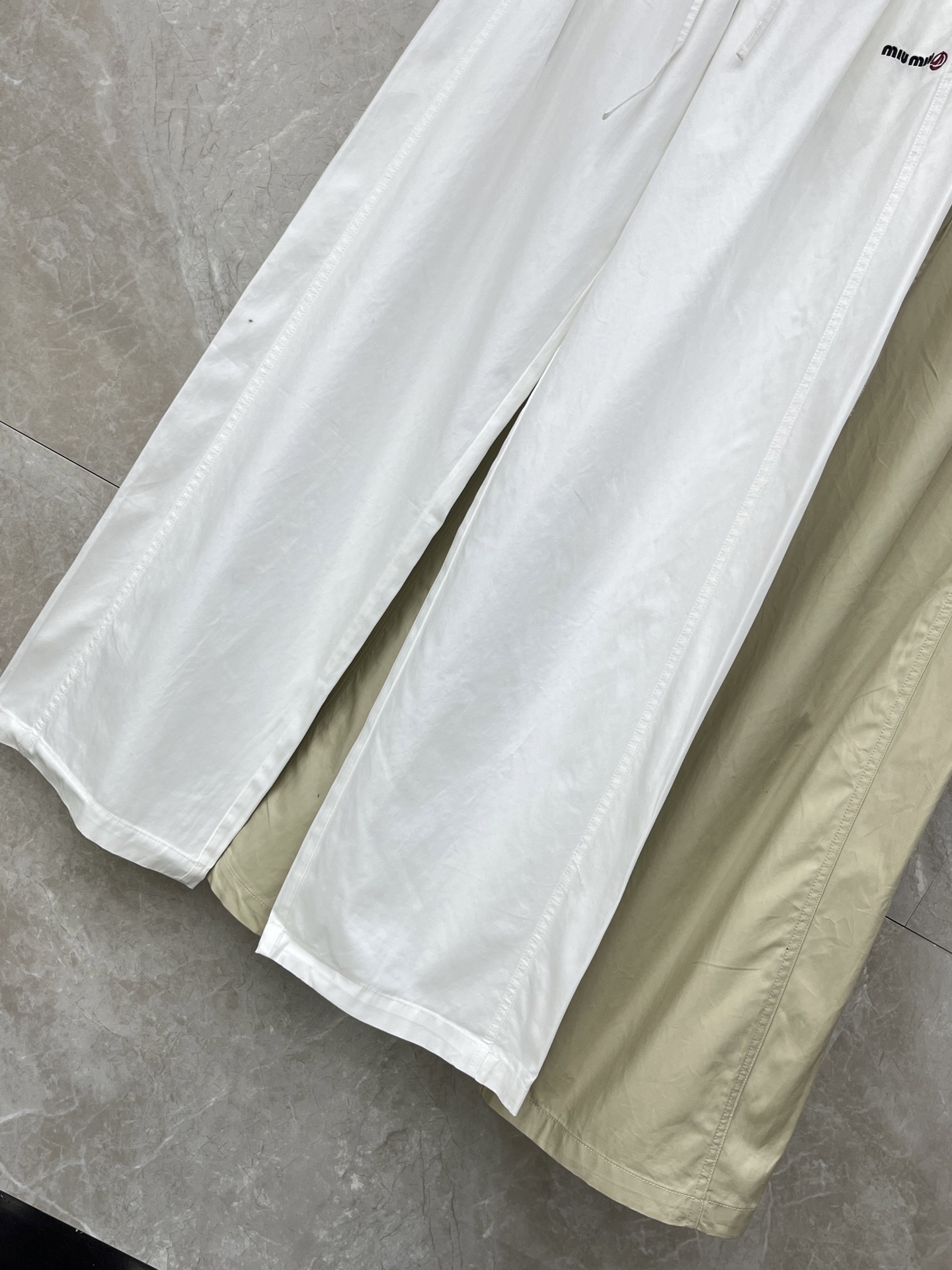 🛒𝐍𝐄𝐖 · 𝟐𝟎𝟐6/爆款现货【早春新款】Miu Mi*｜26新款抽绳休闲裤颜色百搭高级 尽显高级随意