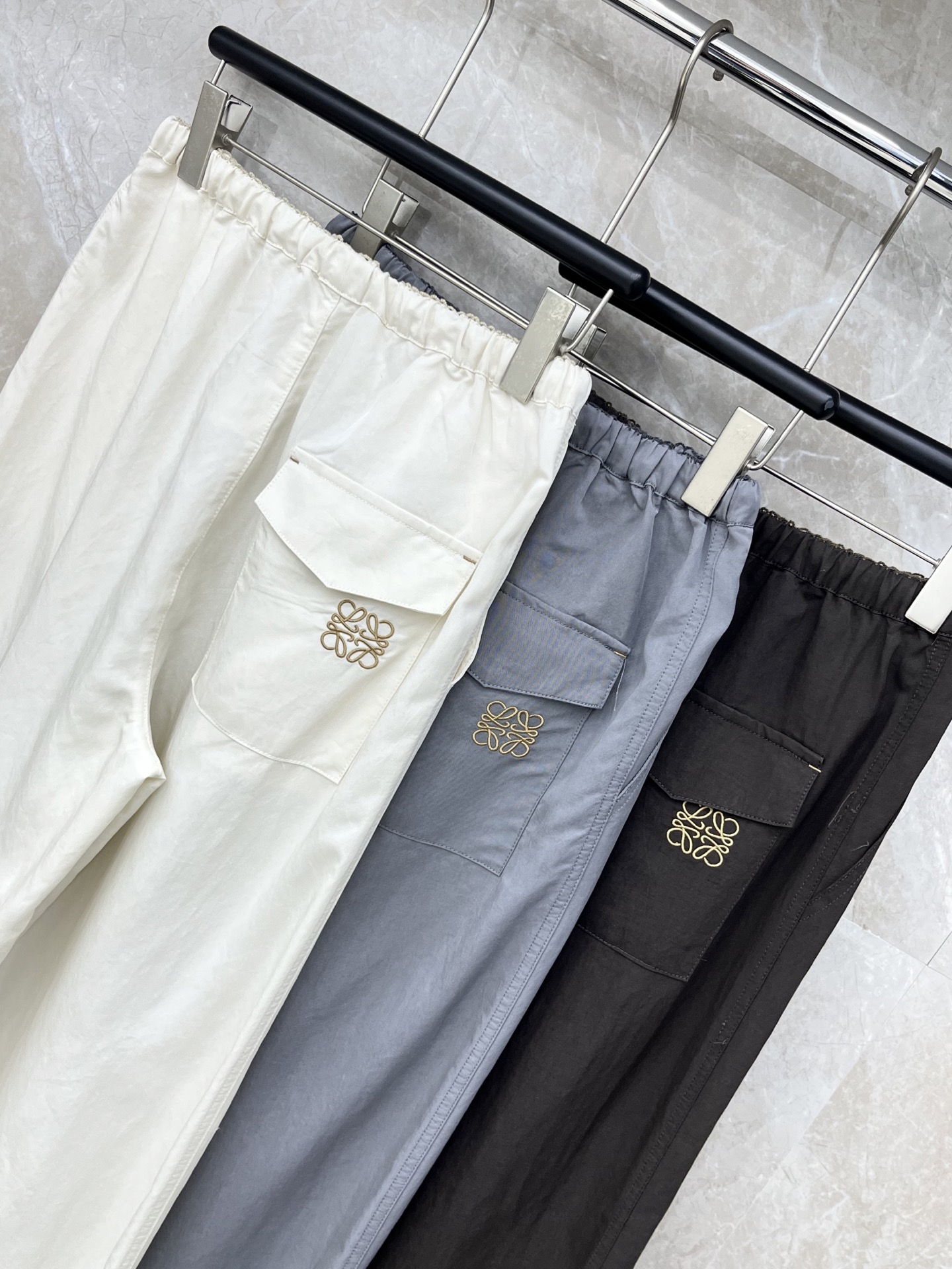 🛒𝐍𝐄𝐖 · 𝟐𝟎𝟐6/爆款现货【早春新款】Loe*｜26新款抽绳休闲裤颜色百搭高级 尽显高级随意感 视