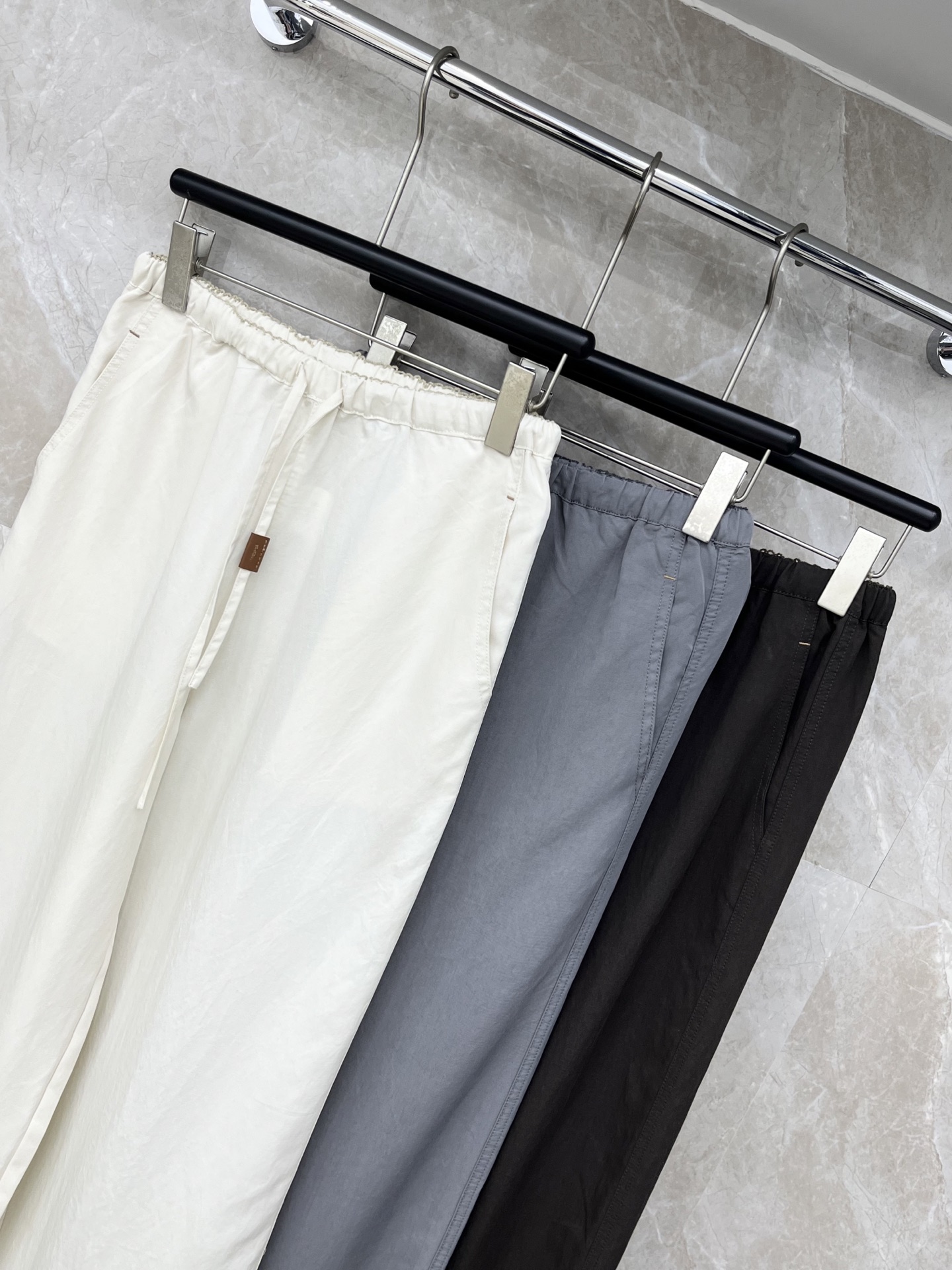 🛒𝐍𝐄𝐖 · 𝟐𝟎𝟐6/爆款现货【早春新款】Loe*｜26新款抽绳休闲裤颜色百搭高级 尽显高级随意感 视