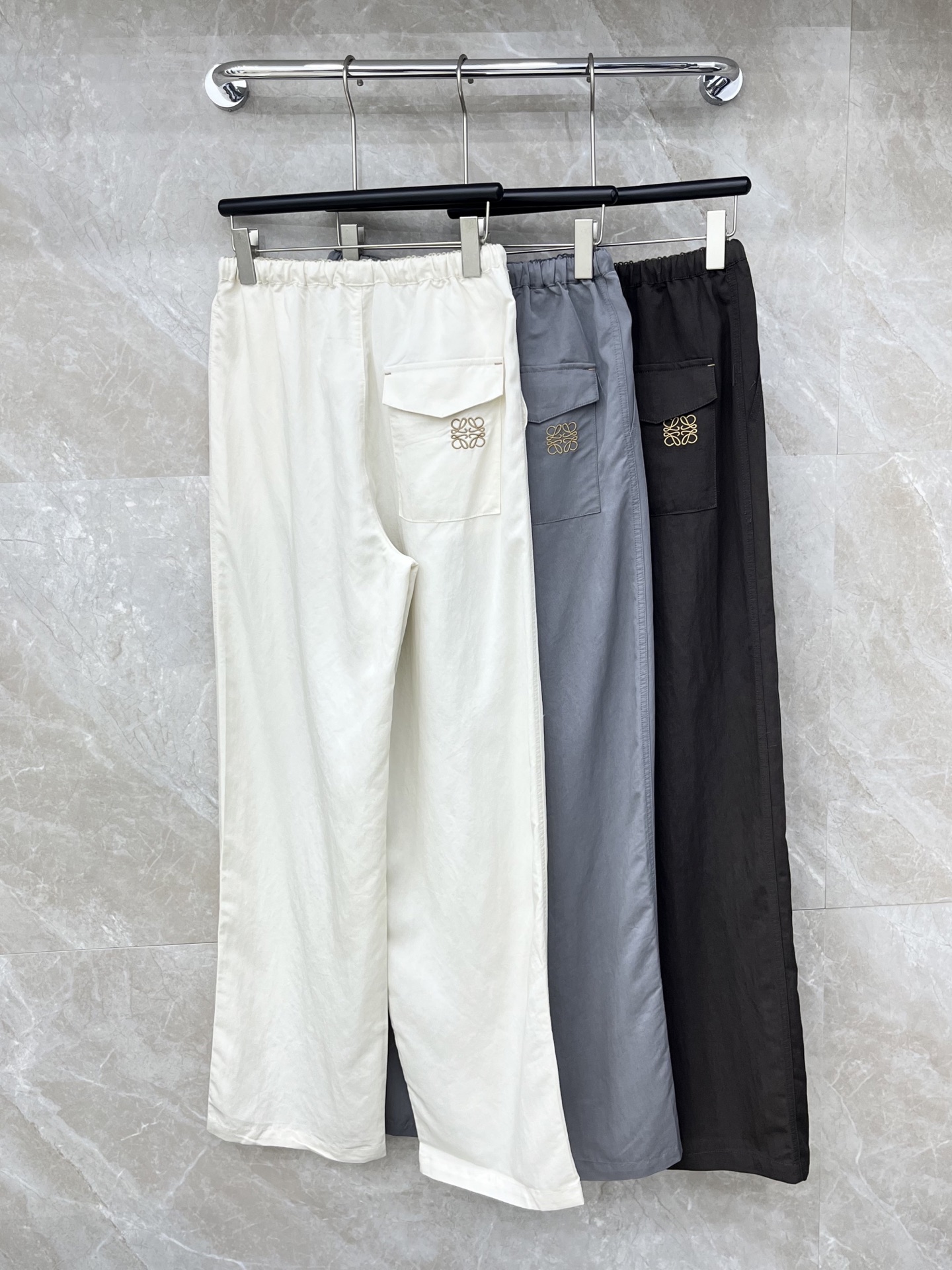 🛒𝐍𝐄𝐖 · 𝟐𝟎𝟐6/爆款现货【早春新款】Loe*｜26新款抽绳休闲裤颜色百搭高级 尽显高级随意感 视