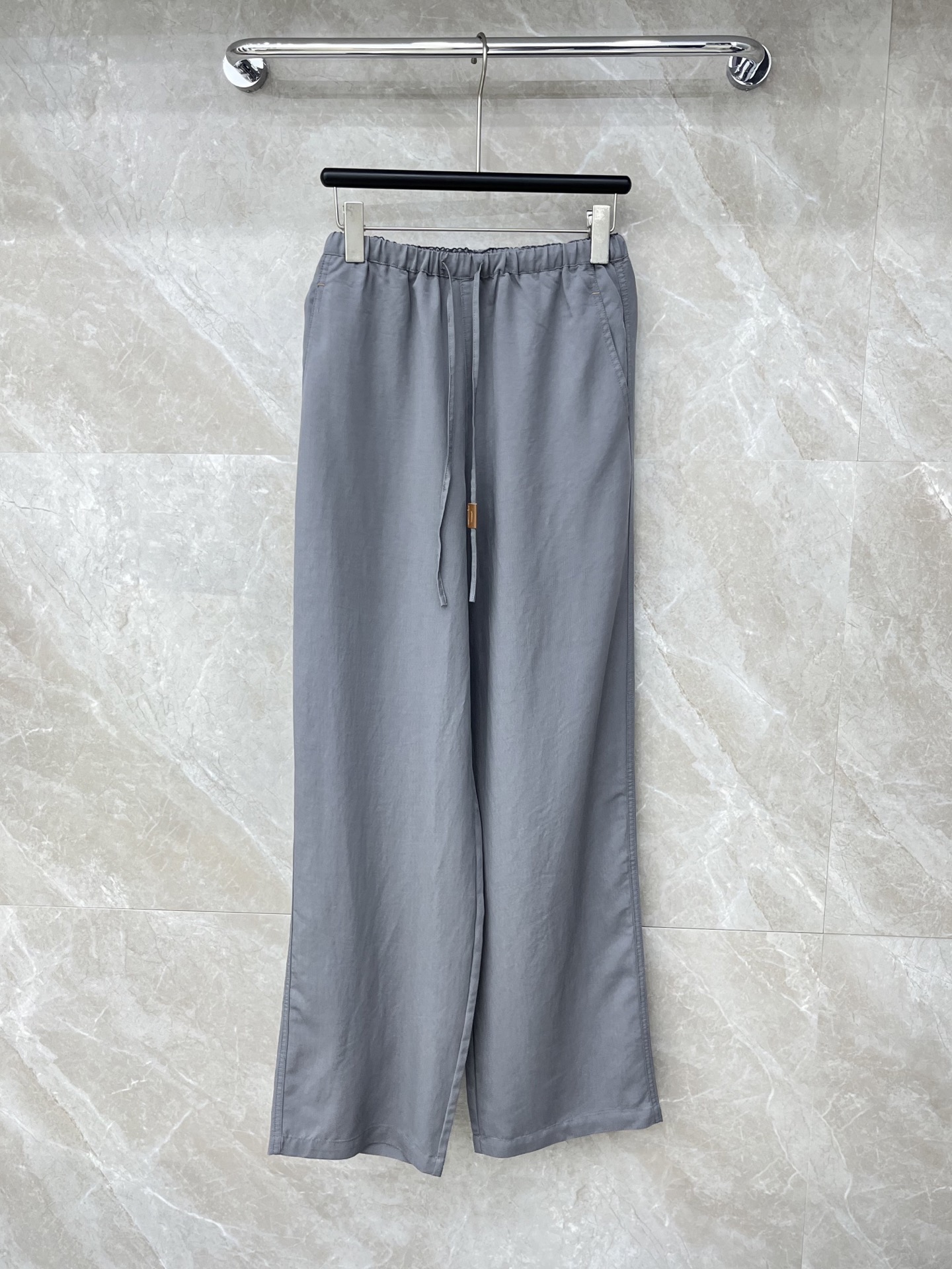 🛒𝐍𝐄𝐖 · 𝟐𝟎𝟐6/爆款现货【早春新款】Loe*｜26新款抽绳休闲裤颜色百搭高级 尽显高级随意感 视