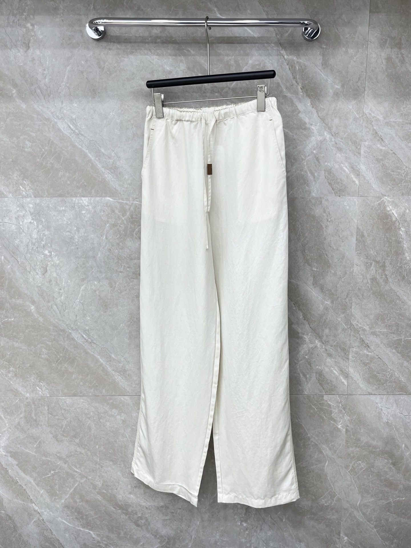 🛒𝐍𝐄𝐖 · 𝟐𝟎𝟐6/爆款现货【早春新款】Loe*｜26新款抽绳休闲裤颜色百搭高级 尽显高级随意感 视