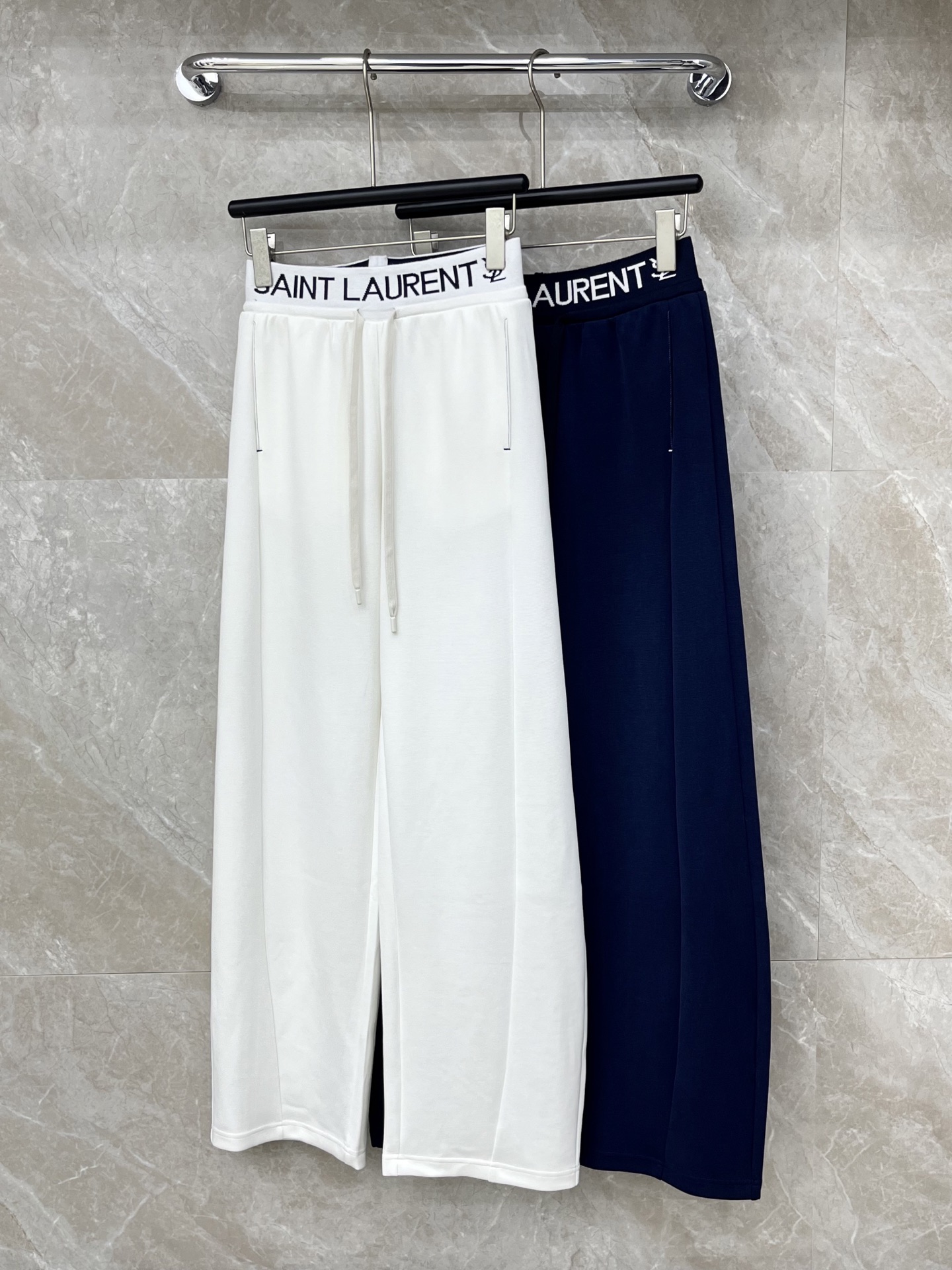 🛒𝐍𝐄𝐖 · 𝟐𝟎𝟐6/爆款现货【早春新款】Ysl｜26新款抽绳织带休闲裤颜色百搭高级 尽显高级随意感 