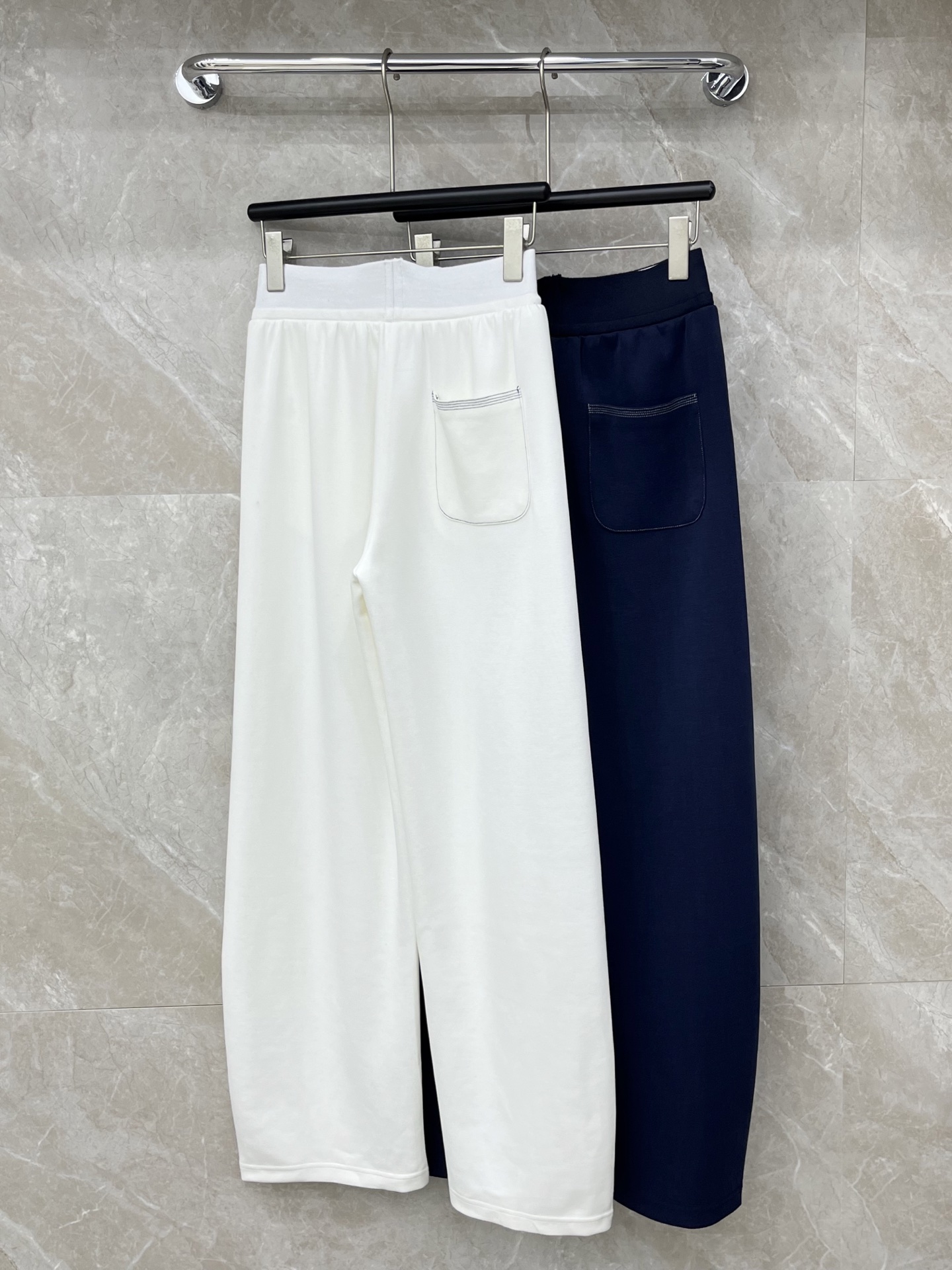 🛒𝐍𝐄𝐖 · 𝟐𝟎𝟐6/爆款现货【早春新款】Ysl｜26新款抽绳织带休闲裤颜色百搭高级 尽显高级随意感 