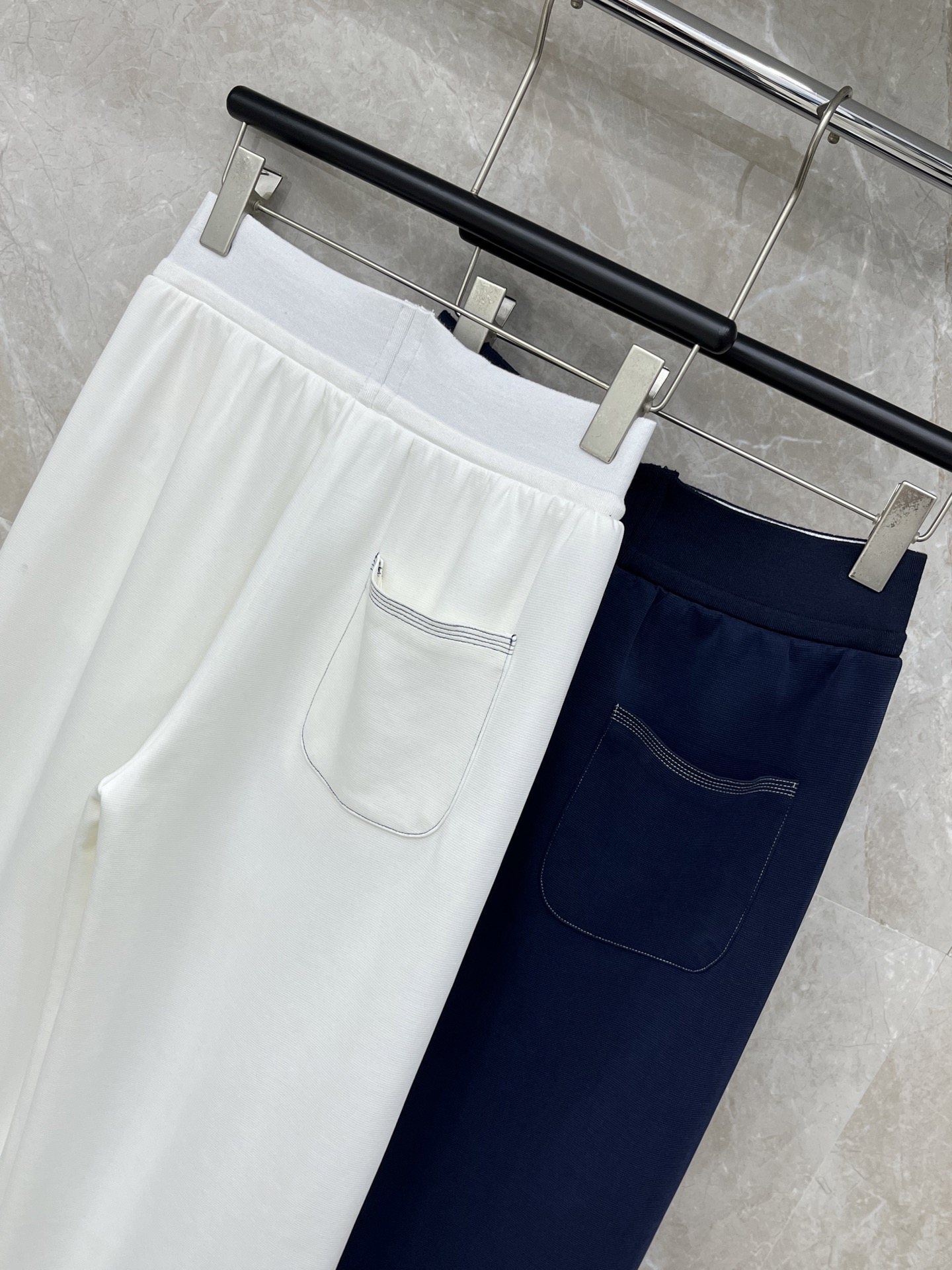 🛒𝐍𝐄𝐖 · 𝟐𝟎𝟐6/爆款现货【早春新款】Ysl｜26新款抽绳织带休闲裤颜色百搭高级 尽显高级随意感 