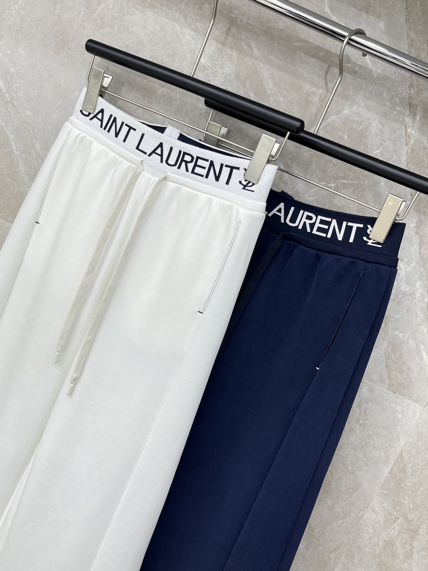 🛒𝐍𝐄𝐖 · 𝟐𝟎𝟐6/爆款现货【早春新款】Ysl｜26新款抽绳织带休闲裤颜色百搭高级 尽显高级随意感 