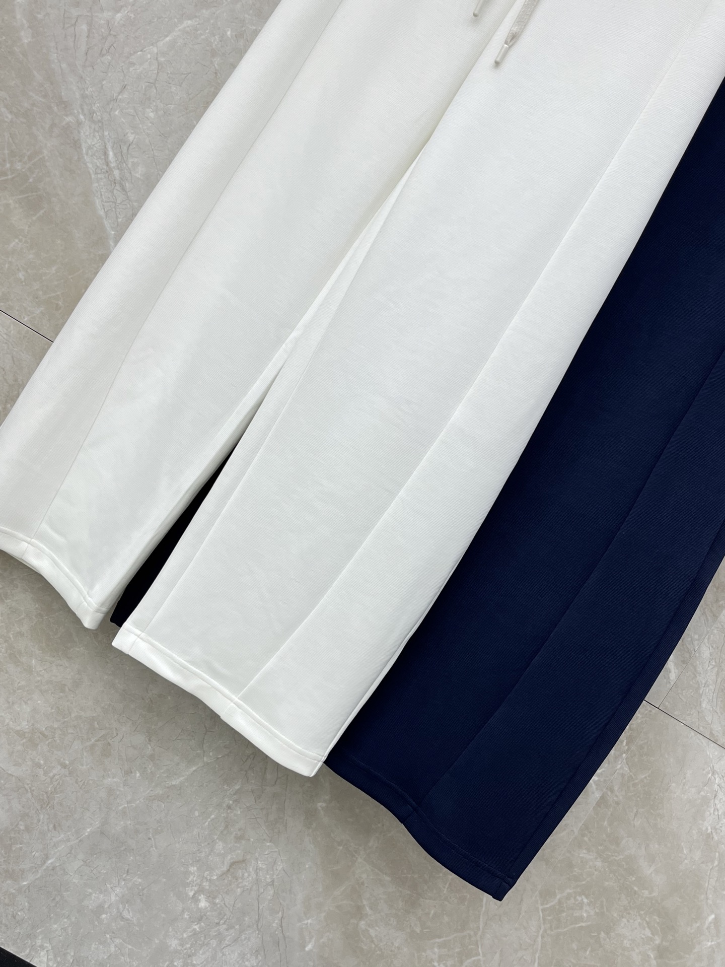 🛒𝐍𝐄𝐖 · 𝟐𝟎𝟐6/爆款现货【早春新款】Ysl｜26新款抽绳织带休闲裤颜色百搭高级 尽显高级随意感 