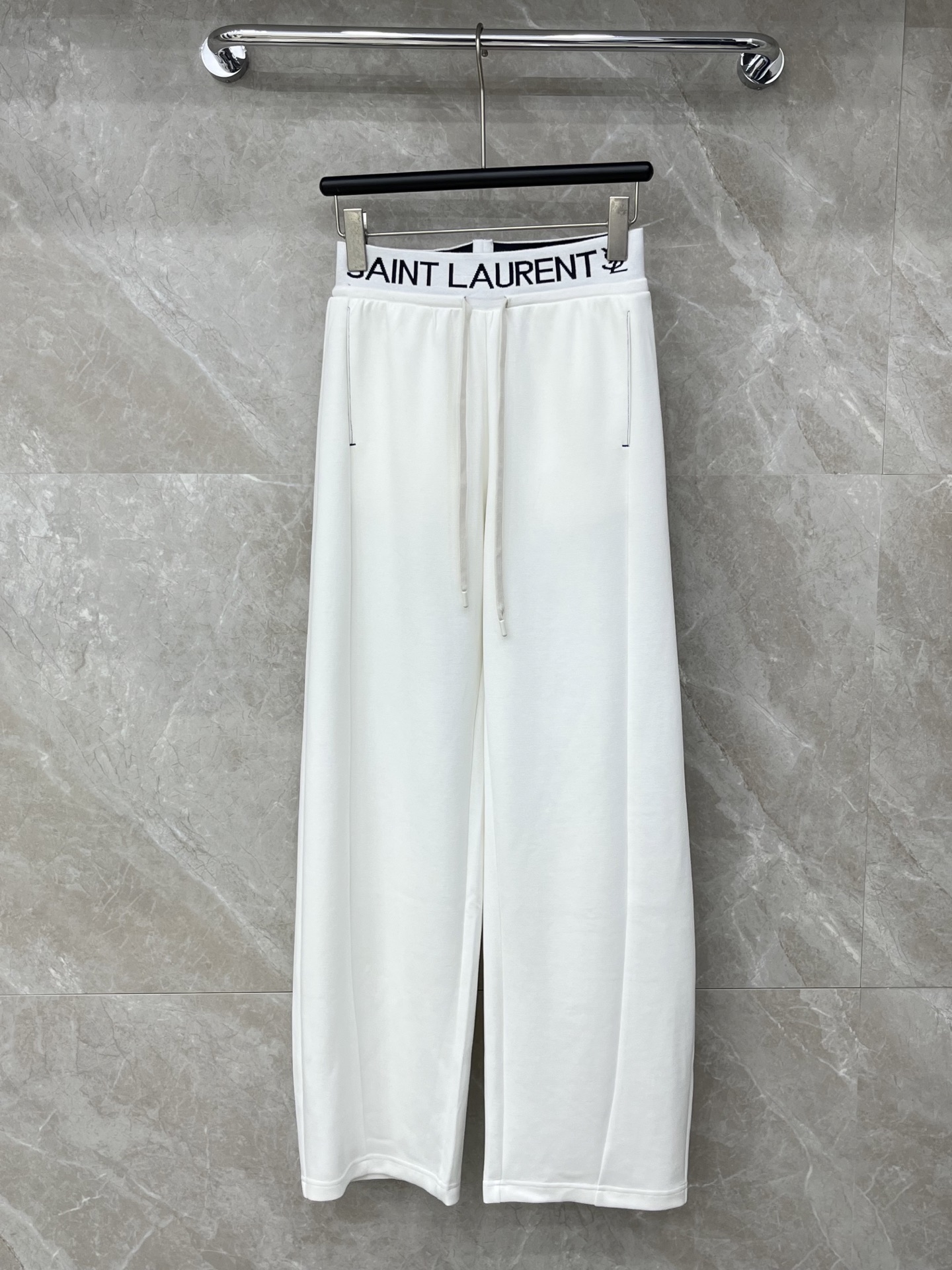 🛒𝐍𝐄𝐖 · 𝟐𝟎𝟐6/爆款现货【早春新款】Ysl｜26新款抽绳织带休闲裤颜色百搭高级 尽显高级随意感 