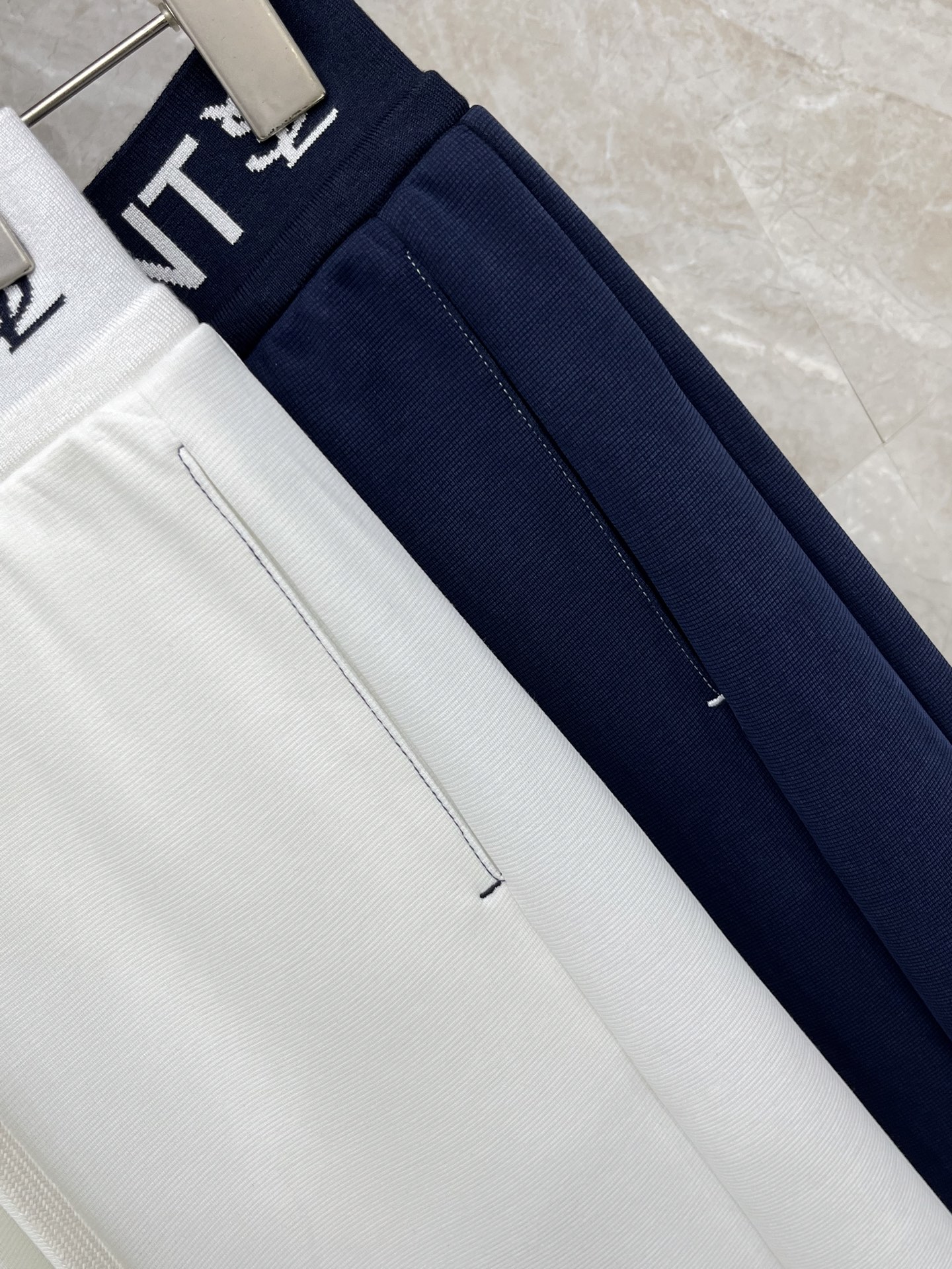 🛒𝐍𝐄𝐖 · 𝟐𝟎𝟐6/爆款现货【早春新款】Ysl｜26新款抽绳织带休闲裤颜色百搭高级 尽显高级随意感 