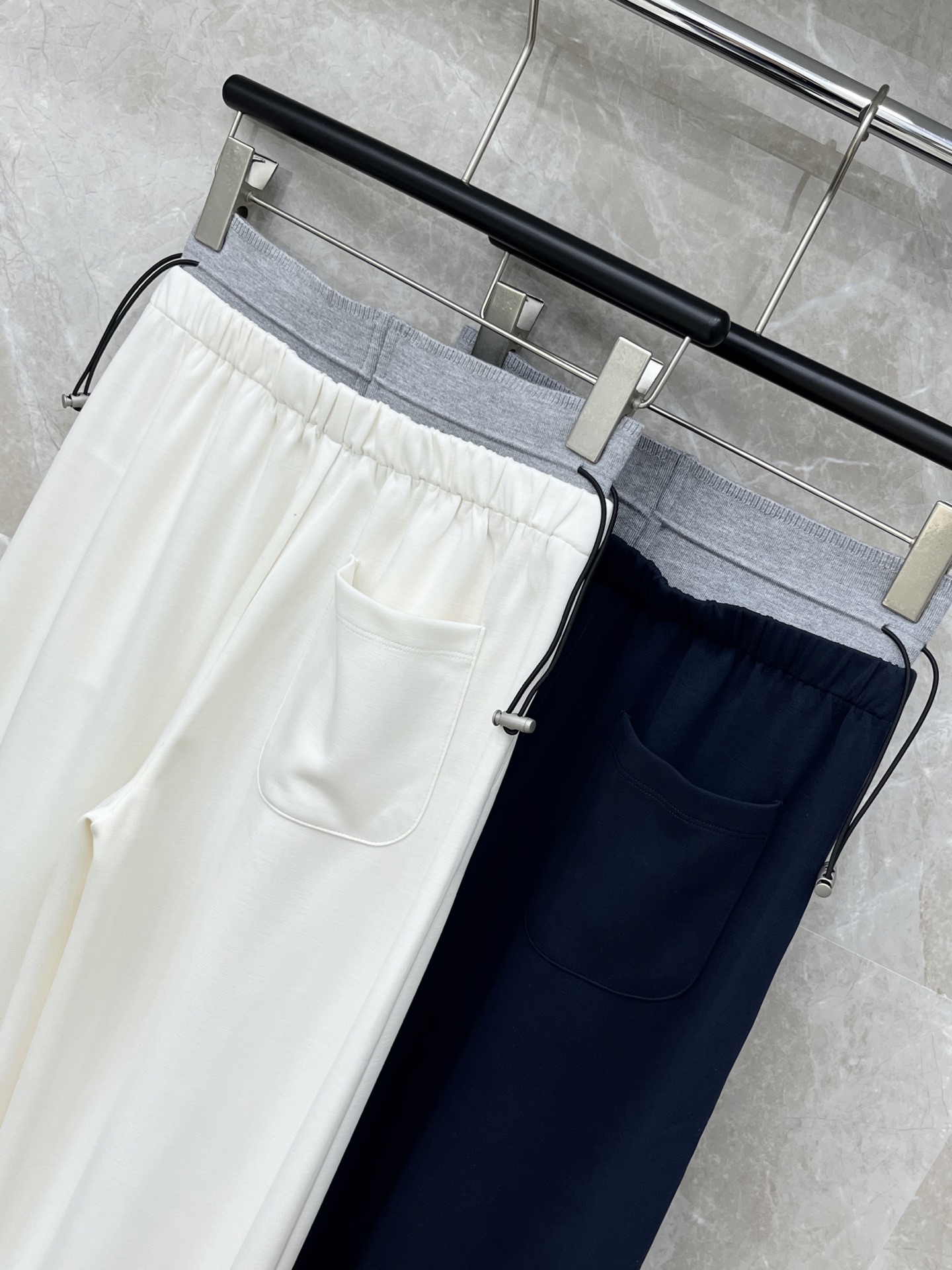 🛒𝐍𝐄𝐖 · 𝟐𝟎𝟐6/爆款现货【早春新款】Alex*｜26新款抽绳织带休闲裤颜色百搭高级 尽显高级随意