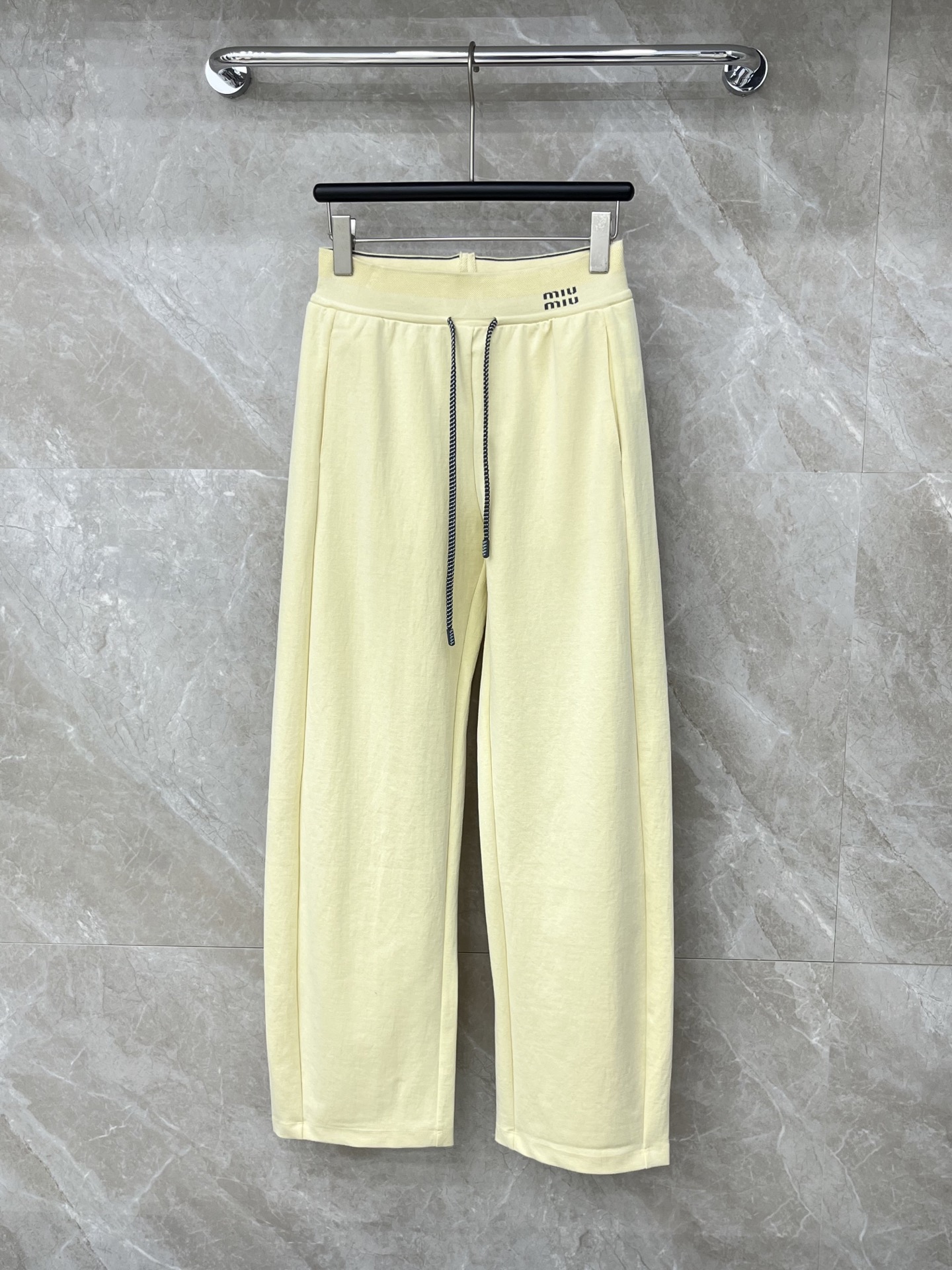 🛒𝐍𝐄𝐖 · 𝟐𝟎𝟐6/爆款现货【早春新款】Miu Mi*｜26新款抽绳织带休闲裤颜色百搭高级 尽显高级