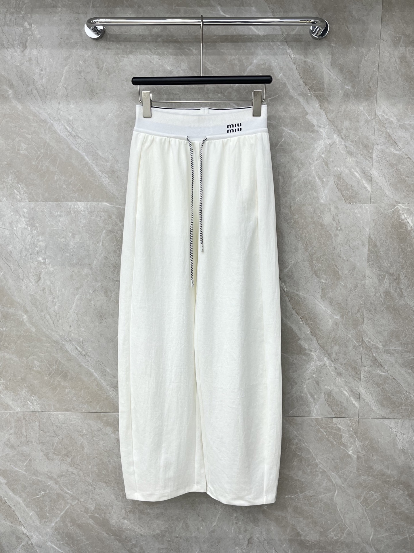 🛒𝐍𝐄𝐖 · 𝟐𝟎𝟐6/爆款现货【早春新款】Miu Mi*｜26新款抽绳织带休闲裤颜色百搭高级 尽显高级