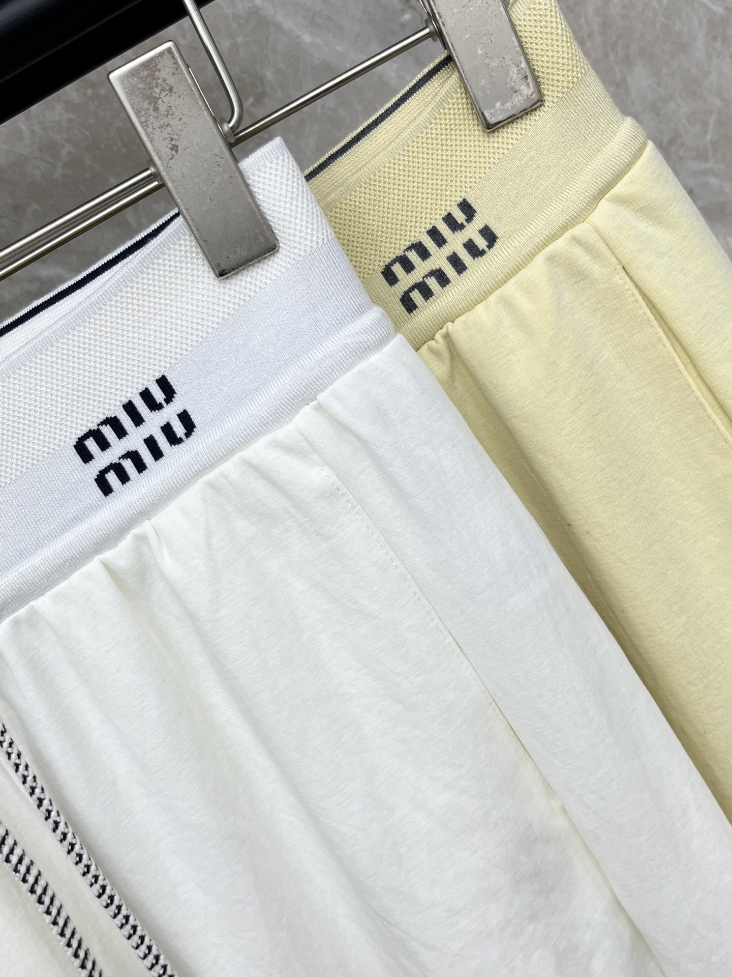 🛒𝐍𝐄𝐖 · 𝟐𝟎𝟐6/爆款现货【早春新款】Miu Mi*｜26新款抽绳织带休闲裤颜色百搭高级 尽显高级