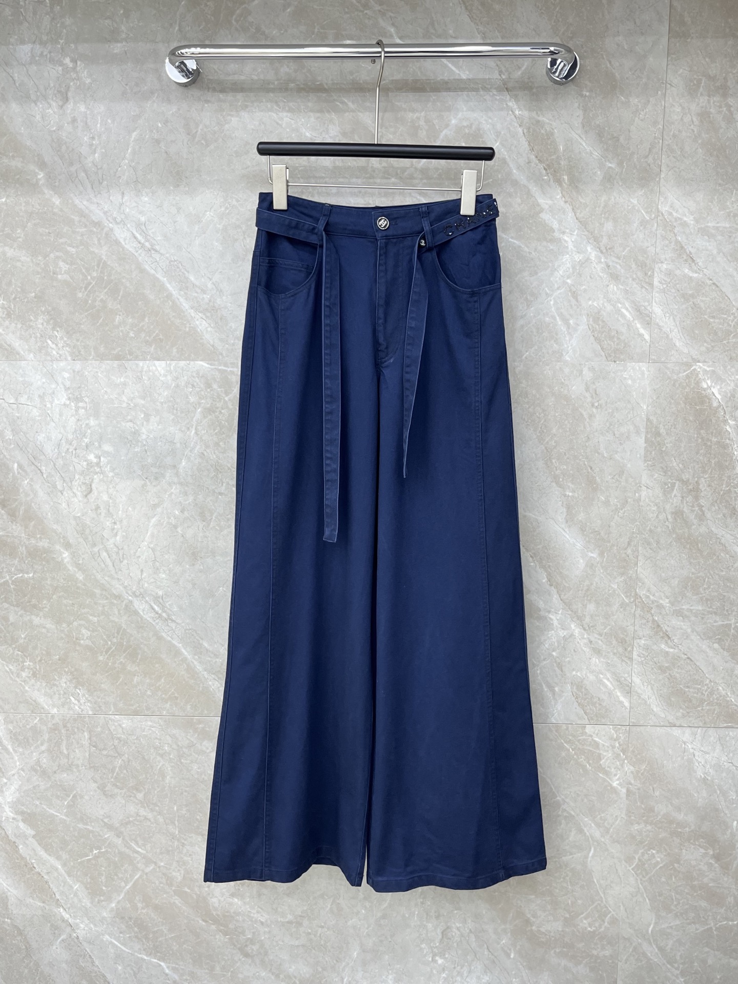 🛒𝐍𝐄𝐖 · 𝟐𝟎𝟐6/爆款现货【早春新款】Cha*｜26新款织带休闲裤颜色百搭高级 尽显高级随意感 视