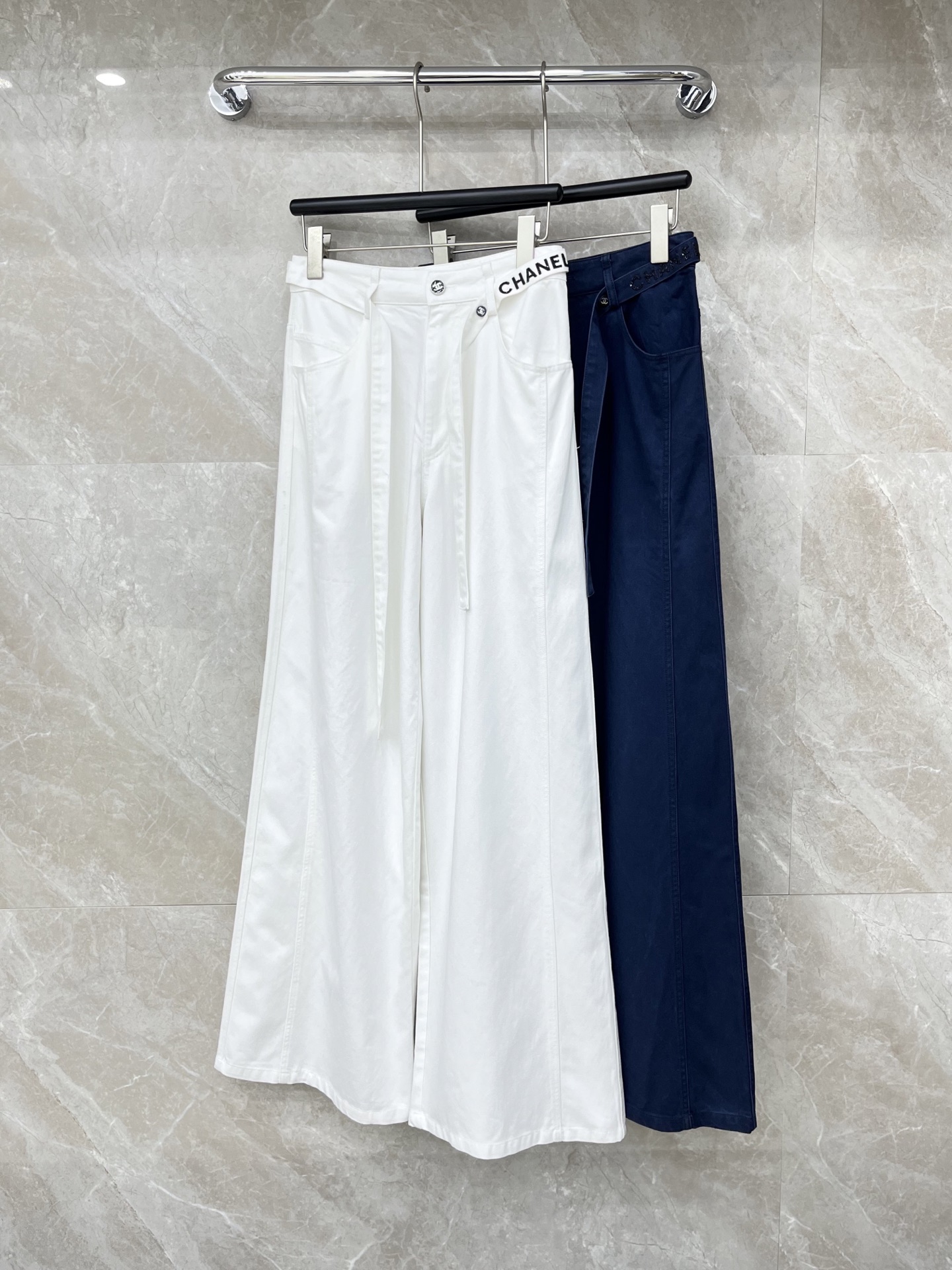 🛒𝐍𝐄𝐖 · 𝟐𝟎𝟐6/爆款现货【早春新款】Cha*｜26新款织带休闲裤颜色百搭高级 尽显高级随意感 视