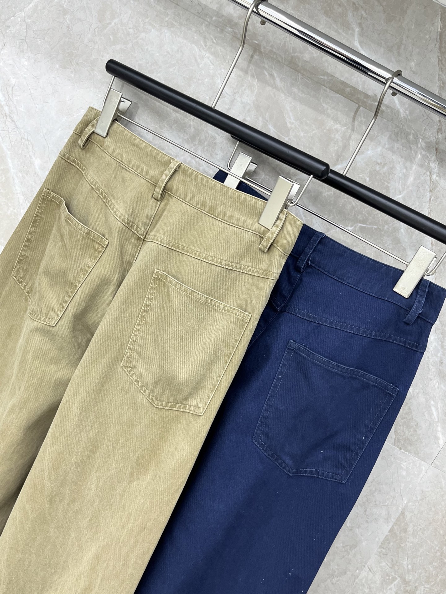 🛒𝐍𝐄𝐖 · 𝟐𝟎𝟐6/爆款现货【早春新款】Loe*｜26新款刺绣休闲裤颜色百搭高级 尽显高级随意感 视