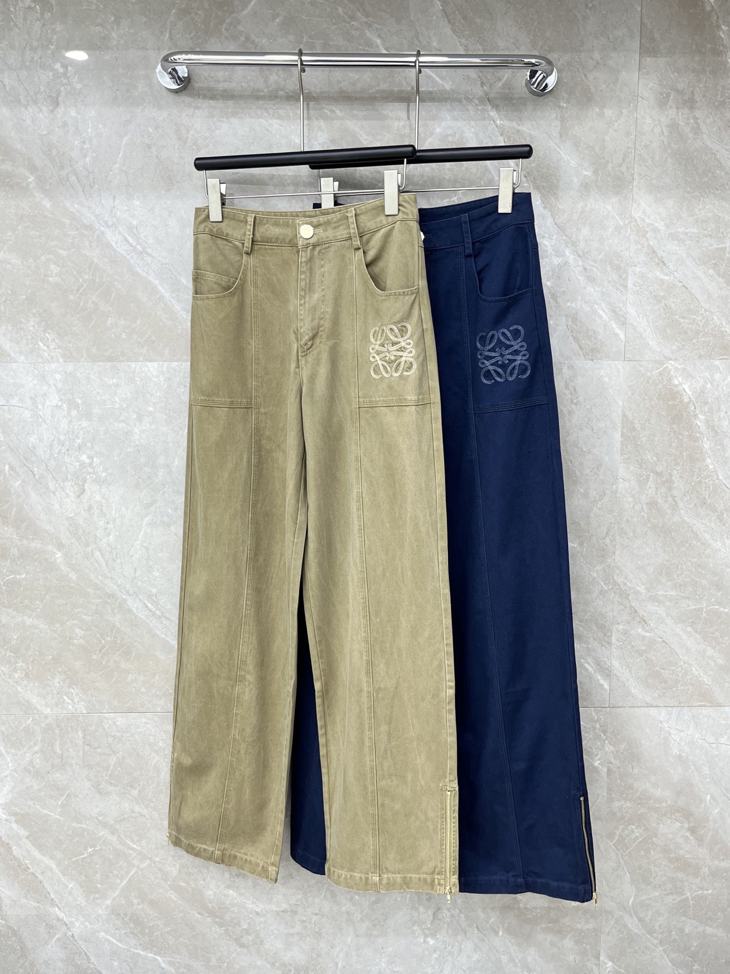 🛒𝐍𝐄𝐖 · 𝟐𝟎𝟐6/爆款现货【早春新款】Loe*｜26新款刺绣休闲裤颜色百搭高级 尽显高级随意感 视