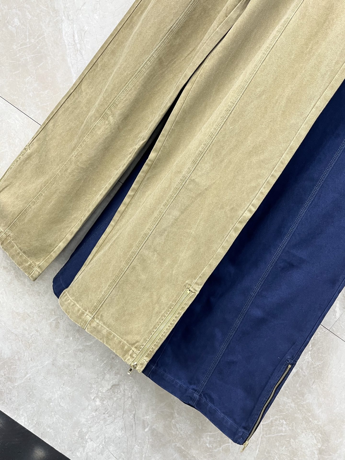 🛒𝐍𝐄𝐖 · 𝟐𝟎𝟐6/爆款现货【早春新款】Loe*｜26新款刺绣休闲裤颜色百搭高级 尽显高级随意感 视