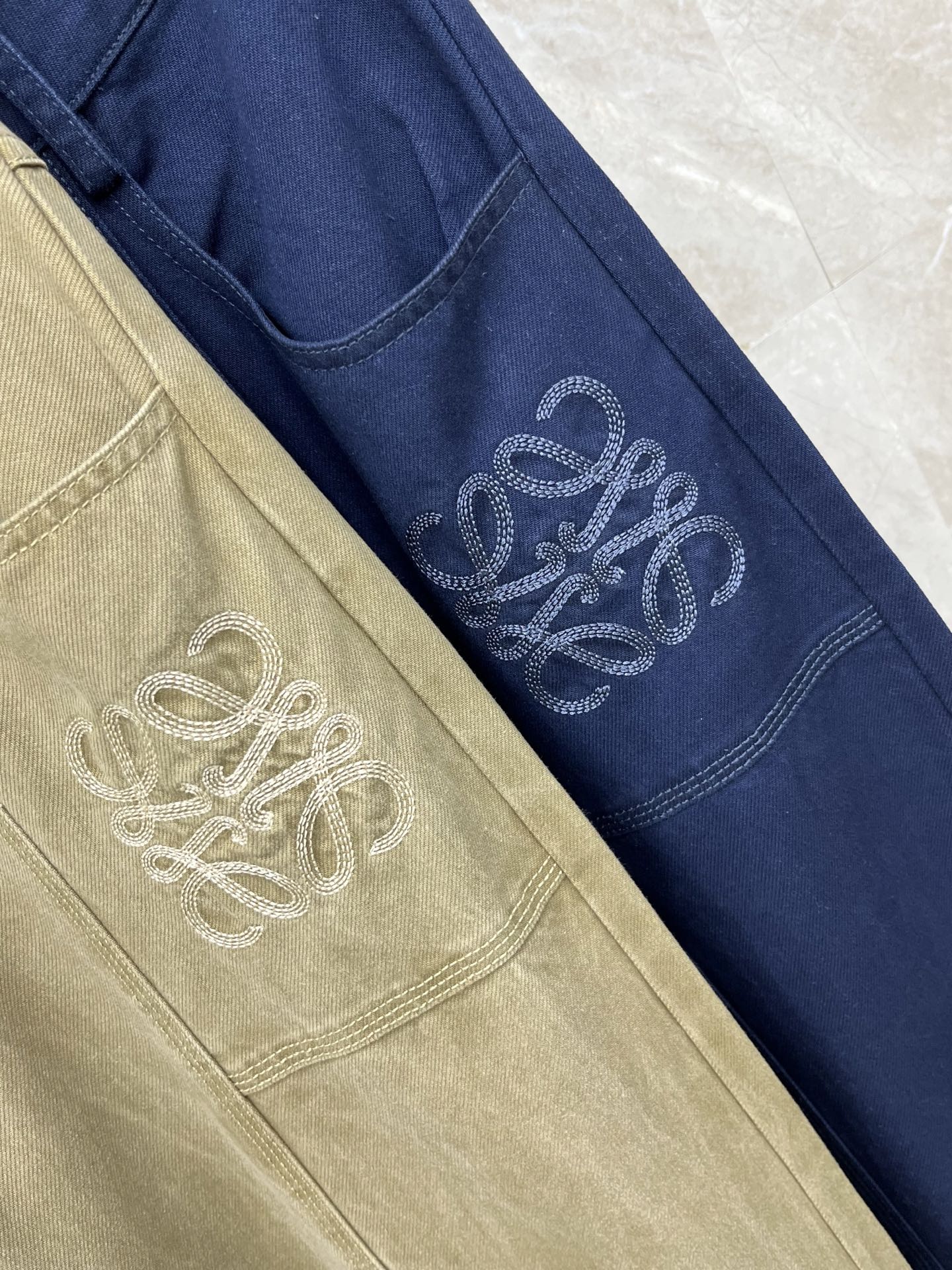 🛒𝐍𝐄𝐖 · 𝟐𝟎𝟐6/爆款现货【早春新款】Loe*｜26新款刺绣休闲裤颜色百搭高级 尽显高级随意感 视