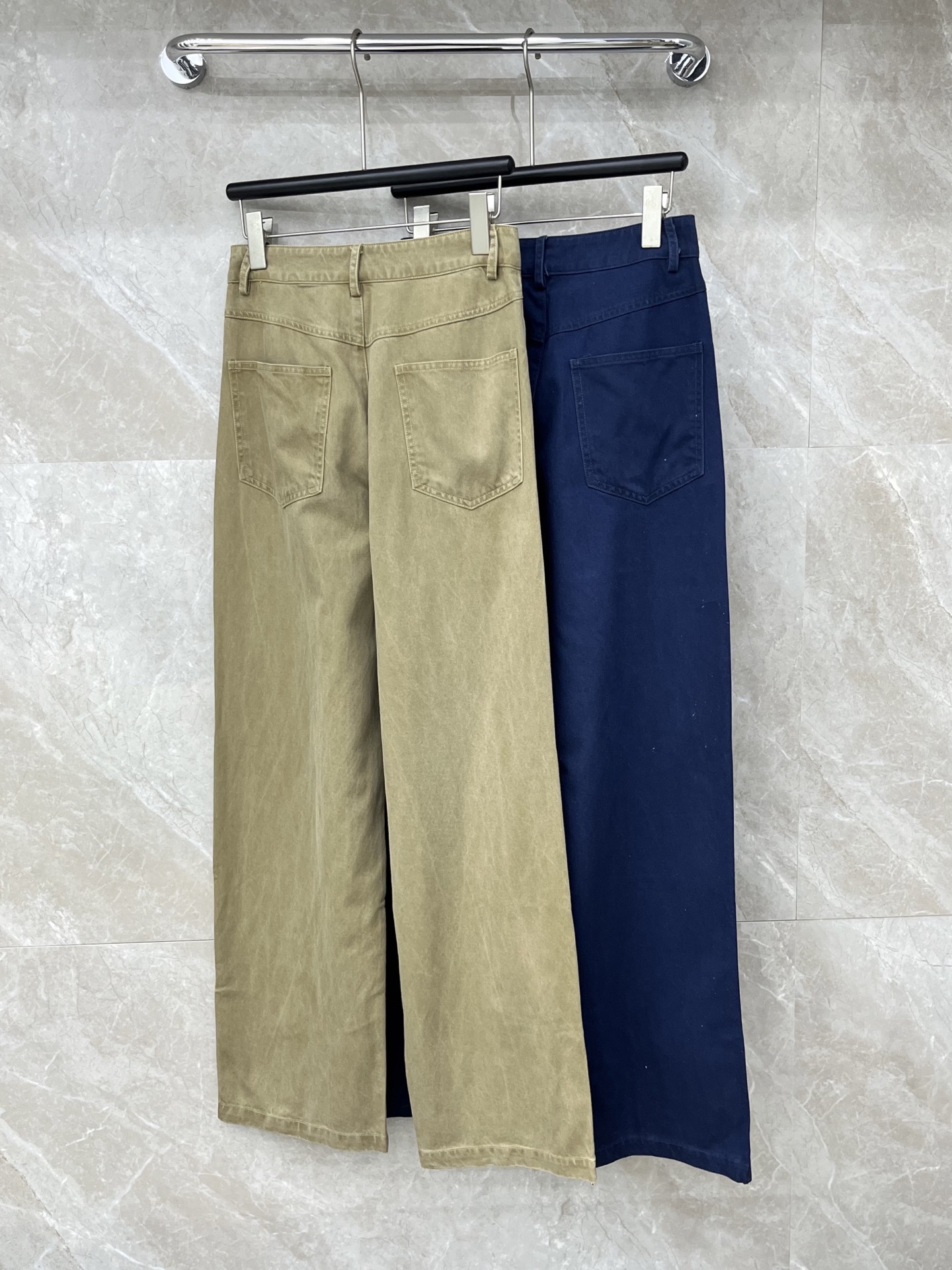 🛒𝐍𝐄𝐖 · 𝟐𝟎𝟐6/爆款现货【早春新款】Loe*｜26新款刺绣休闲裤颜色百搭高级 尽显高级随意感 视