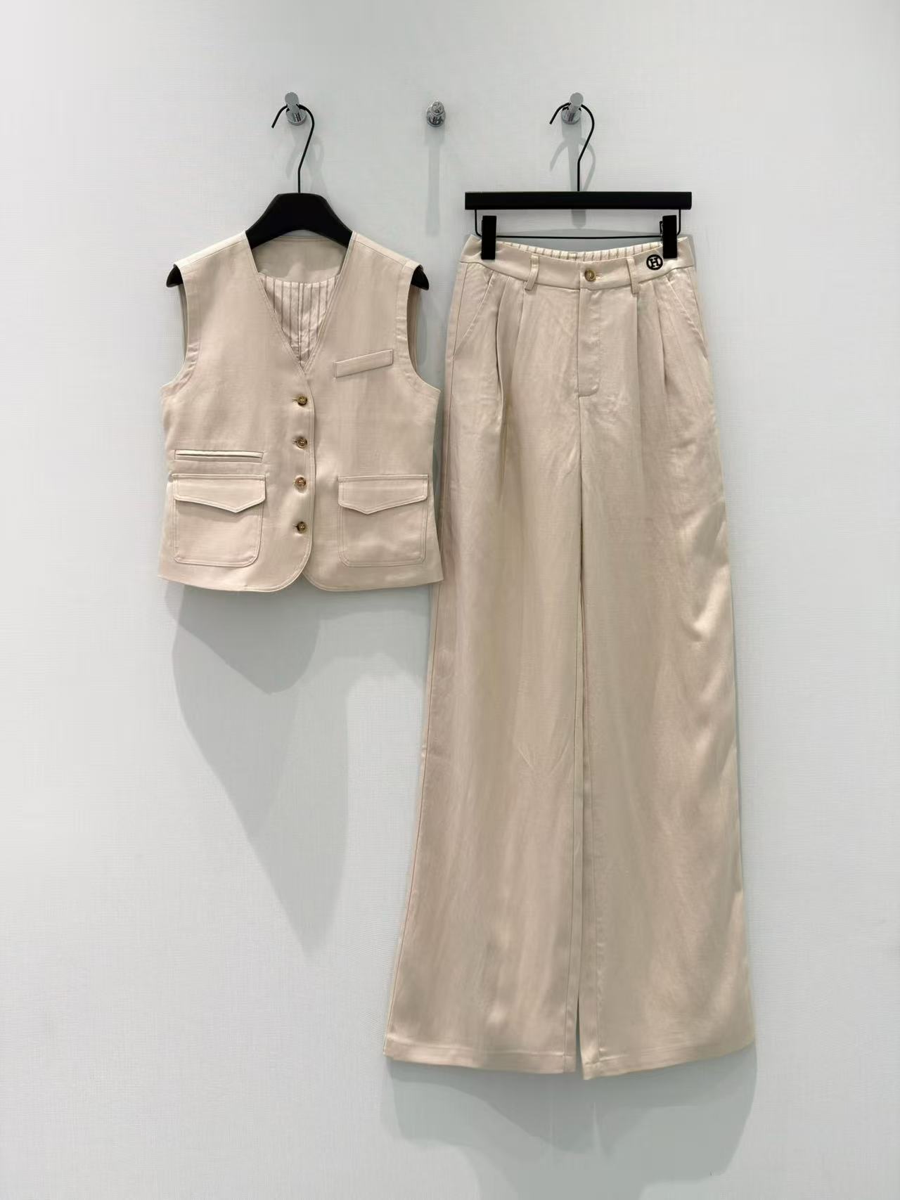 🛒𝐍𝐄𝐖 · 𝟐𝟎𝟐6/爆款现货【春夏上新】设计师｜26新品重工天丝亚麻系带马甲长裤套装！高端定制小背心