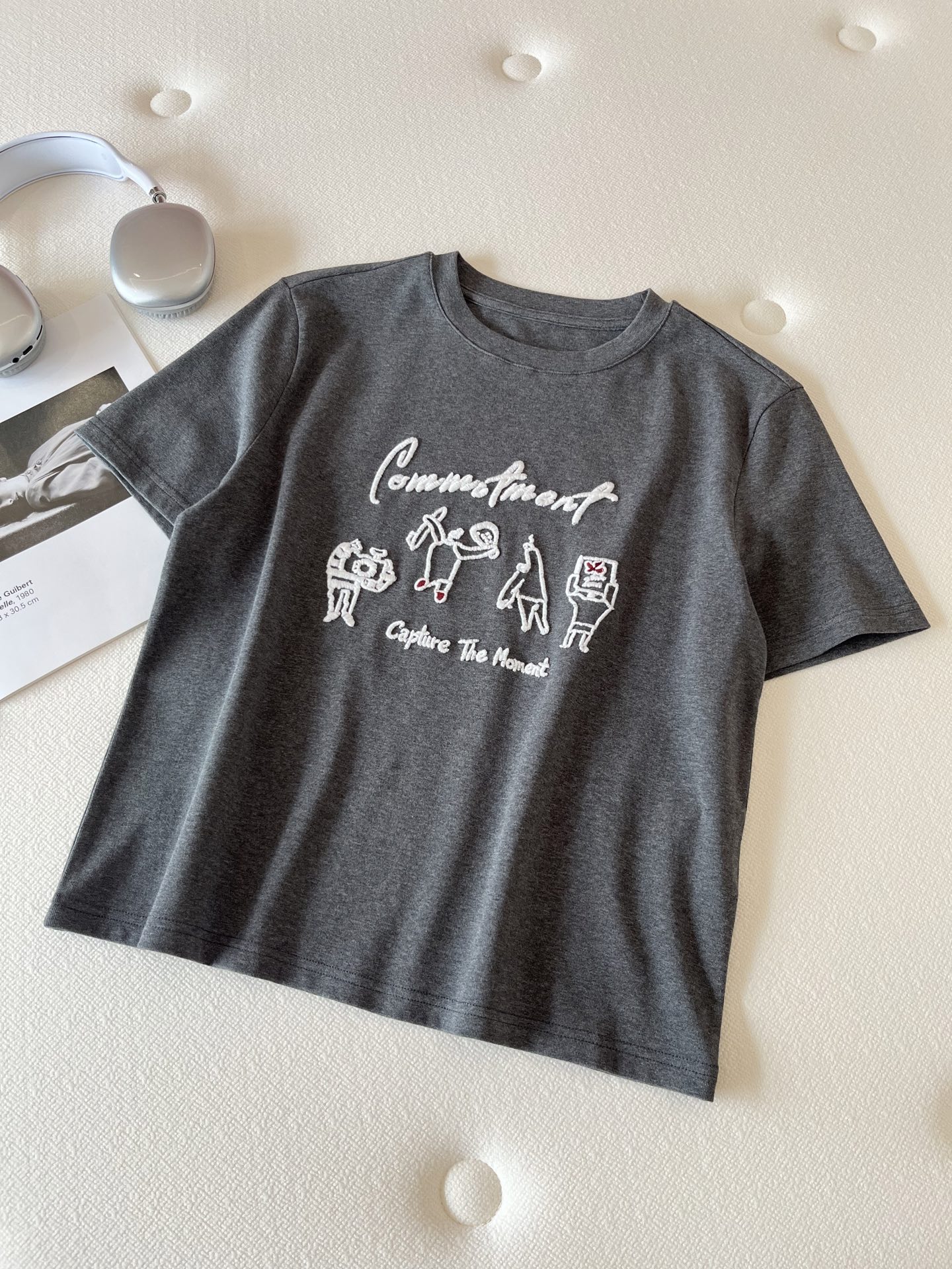 🛒𝐍𝐄𝐖 · 𝟐𝟎𝟐6/爆款现货【春夏上新】 设计师小众｜2026新款立体钩花刺绣工艺款弹力T恤高订面料