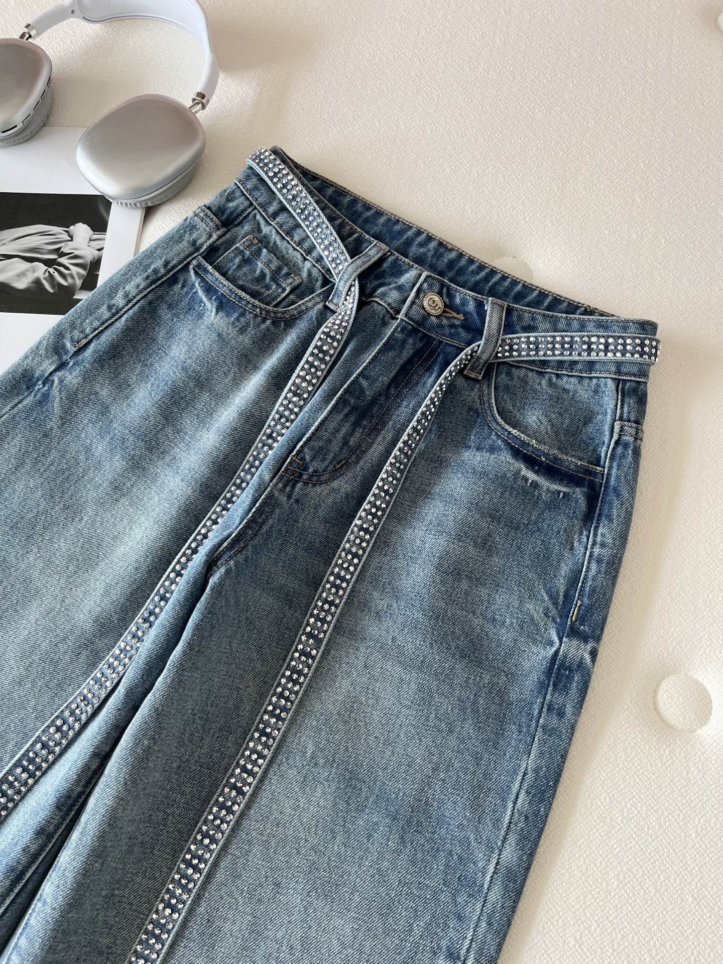 🛒𝐍𝐄𝐖 · 𝟐𝟎𝟐6/爆款现货【早春新款】原创｜小香风烫钻腰带阔腿牛仔裤▪️ 复古做旧蓝牛仔面料，软而